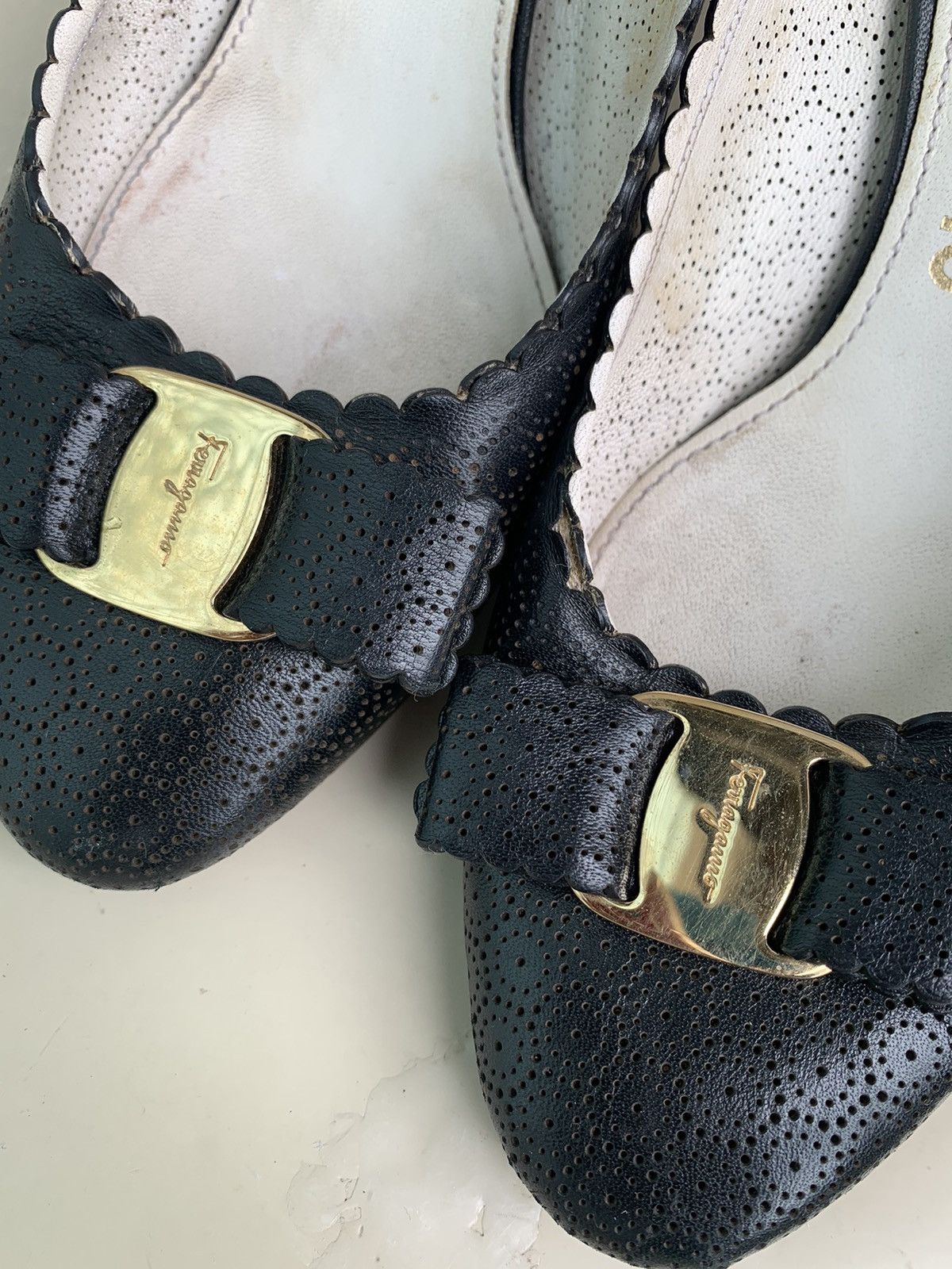 Salvatore Ferragamo Perforated Leather Vara Lace Bow Pumps Size US 6.5 / IT 36.5 - 9 Thumbnail