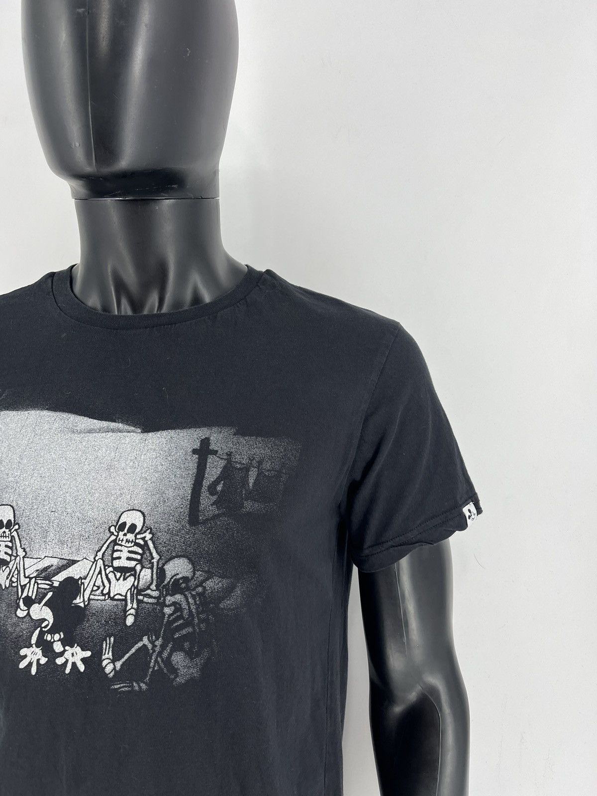 Disney × Vintage Vintage Disney Y2K Skulls T-shirt Tee Black Vintage Rock Size US M / EU 48-50 / 2 - 7 Thumbnail
