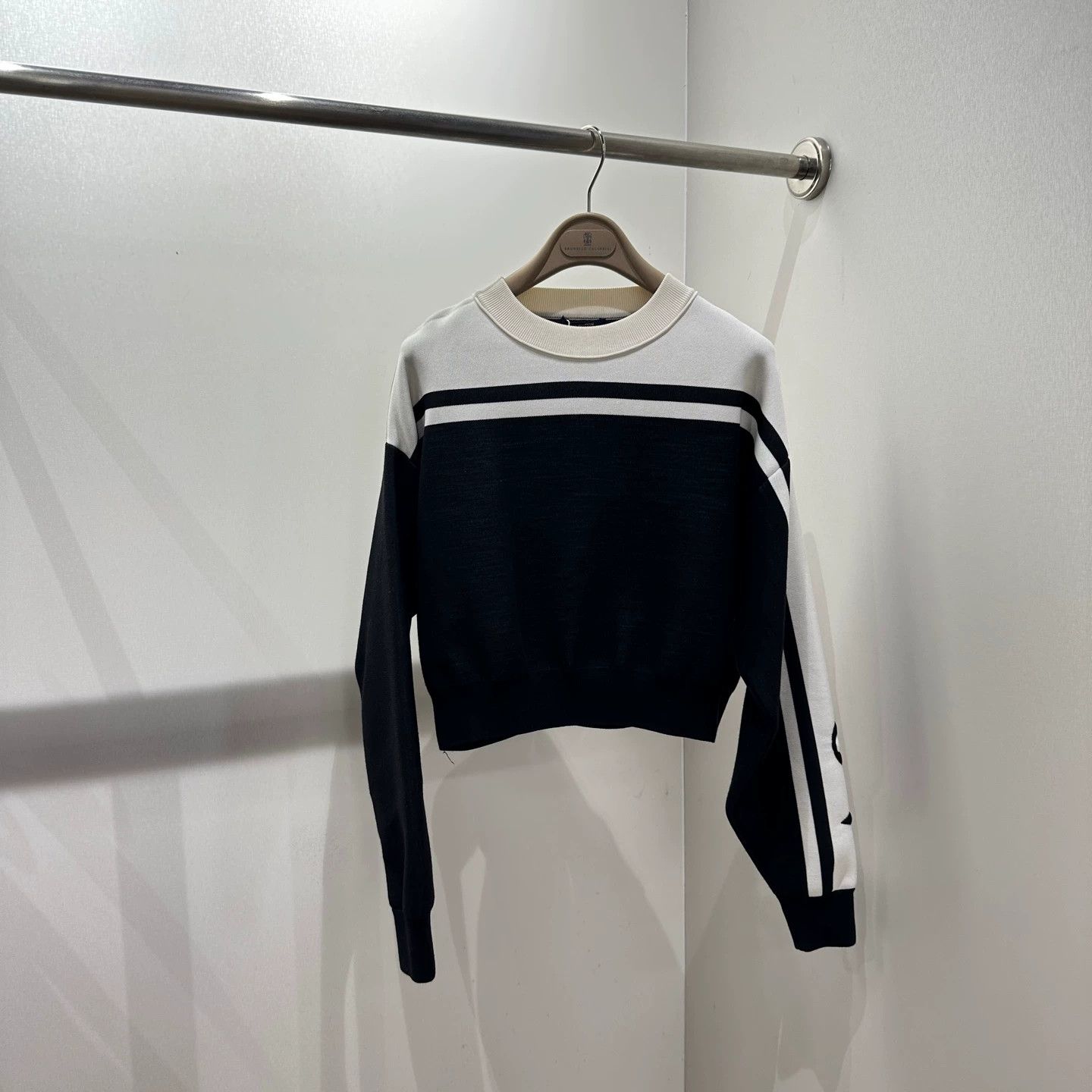 Louis Vuitton Louis Vuitton mar253 logo knit long-sleeve xs Size XS / US 0-2 / IT 36-38 - 1 Thumbnail