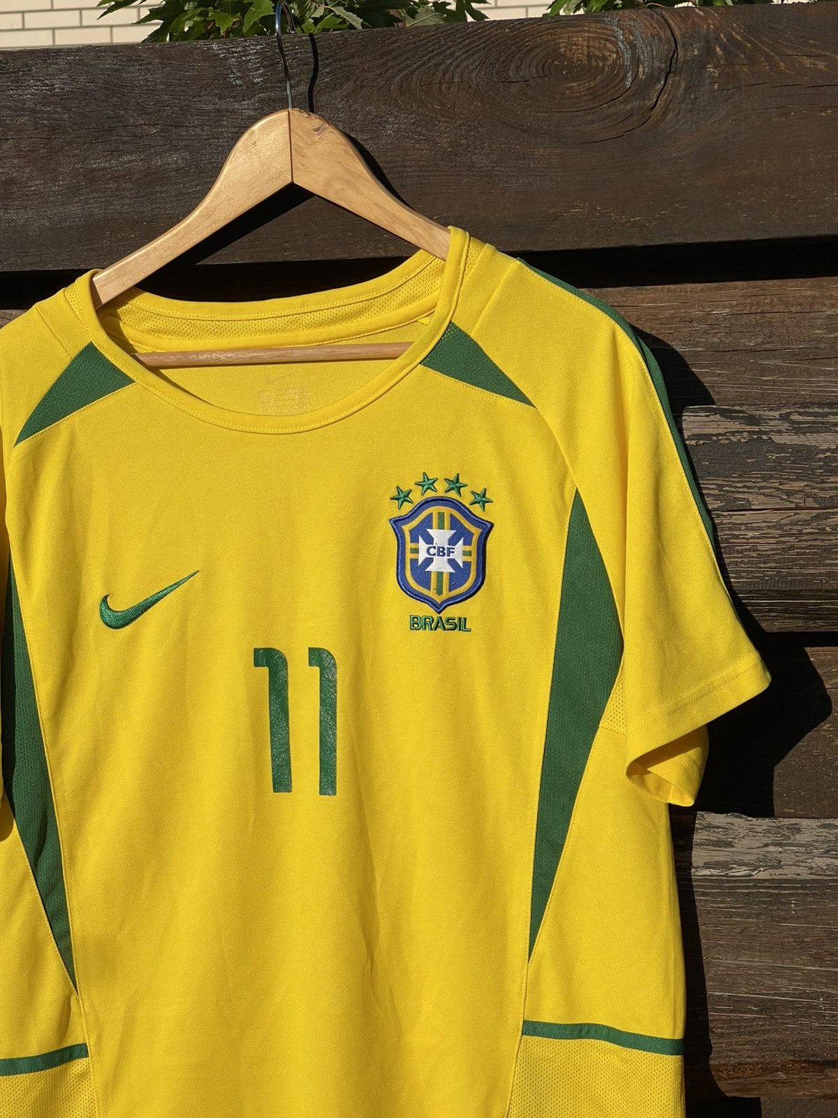 Nike 2002 Nike Brazil #11 Ronaldinho soccer jersey vintage Size US L / EU 52-54 / 3 - 3 Thumbnail