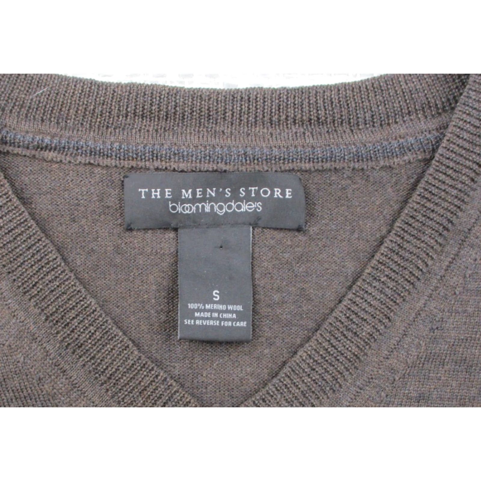 Bloomingdale's The Men's Store Bloomingdale's Sweater Mens Small Merino Wool V Neck Pullover Shirt? Size US S / EU 44-46 / 1 - 3 Thumbnail