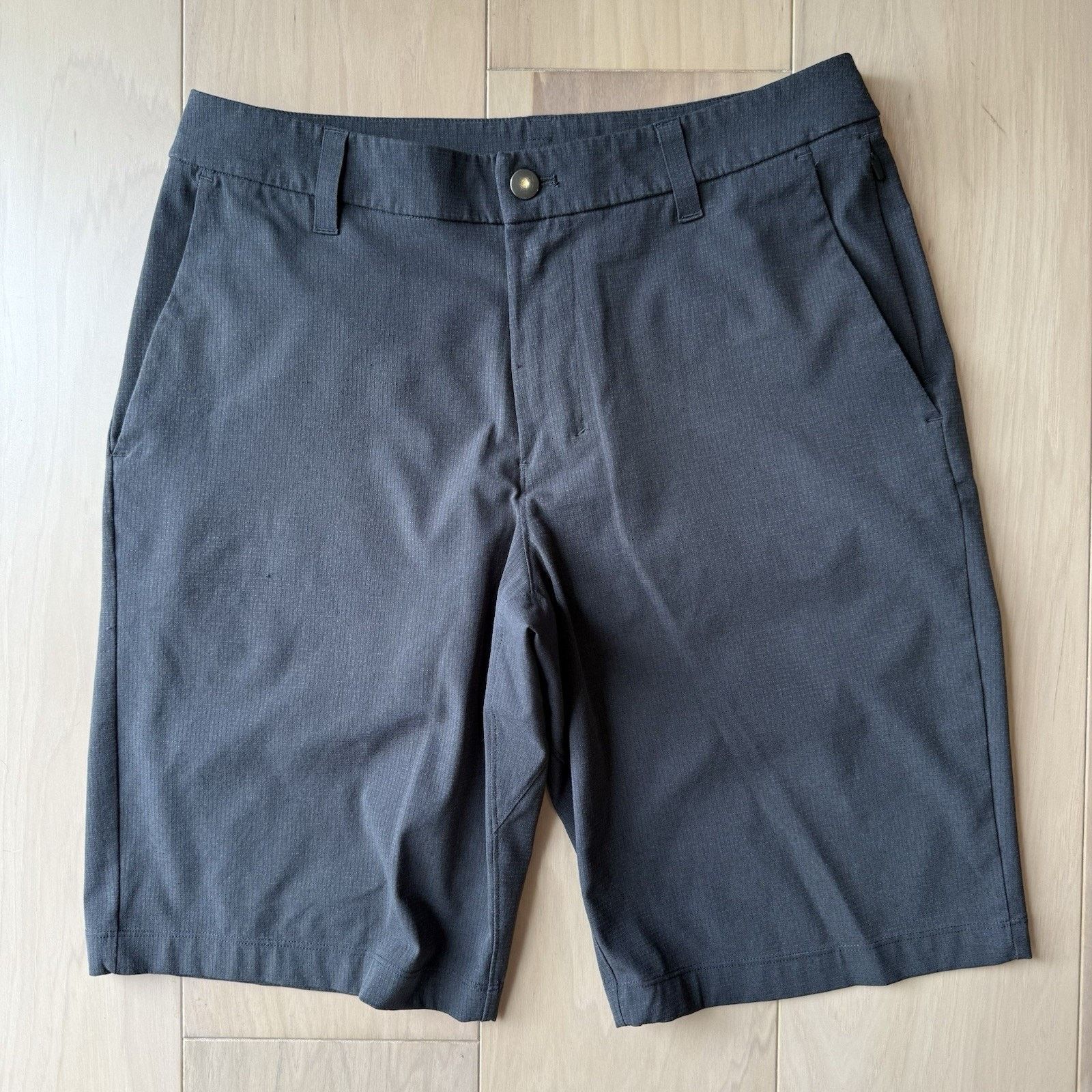 Lululemon Lululemon Commission Shorts 30 Gray Workout Athleisure Size US 30 / EU 46 - 3 Thumbnail