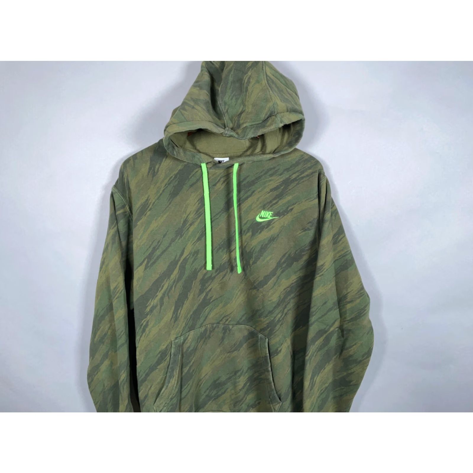 Nike Nike Club Fleece Hoodie Men's Large Green Camouflage Sweatshirt Pullover Sweatshirt Camouflage Logo Pockets Heavyweight Retro Fall Winter Size US L / EU 52-54 / 3 - 4 Thumbnail