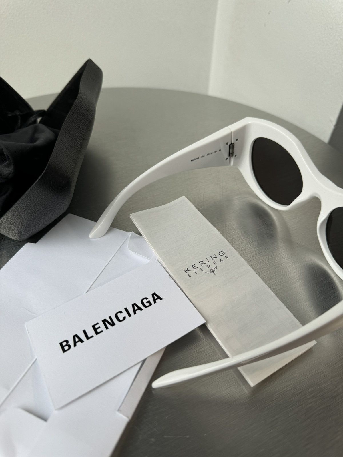 Balenciaga Balenciaga Hourglass white sunglasses Size ONE SIZE - 10 Thumbnail