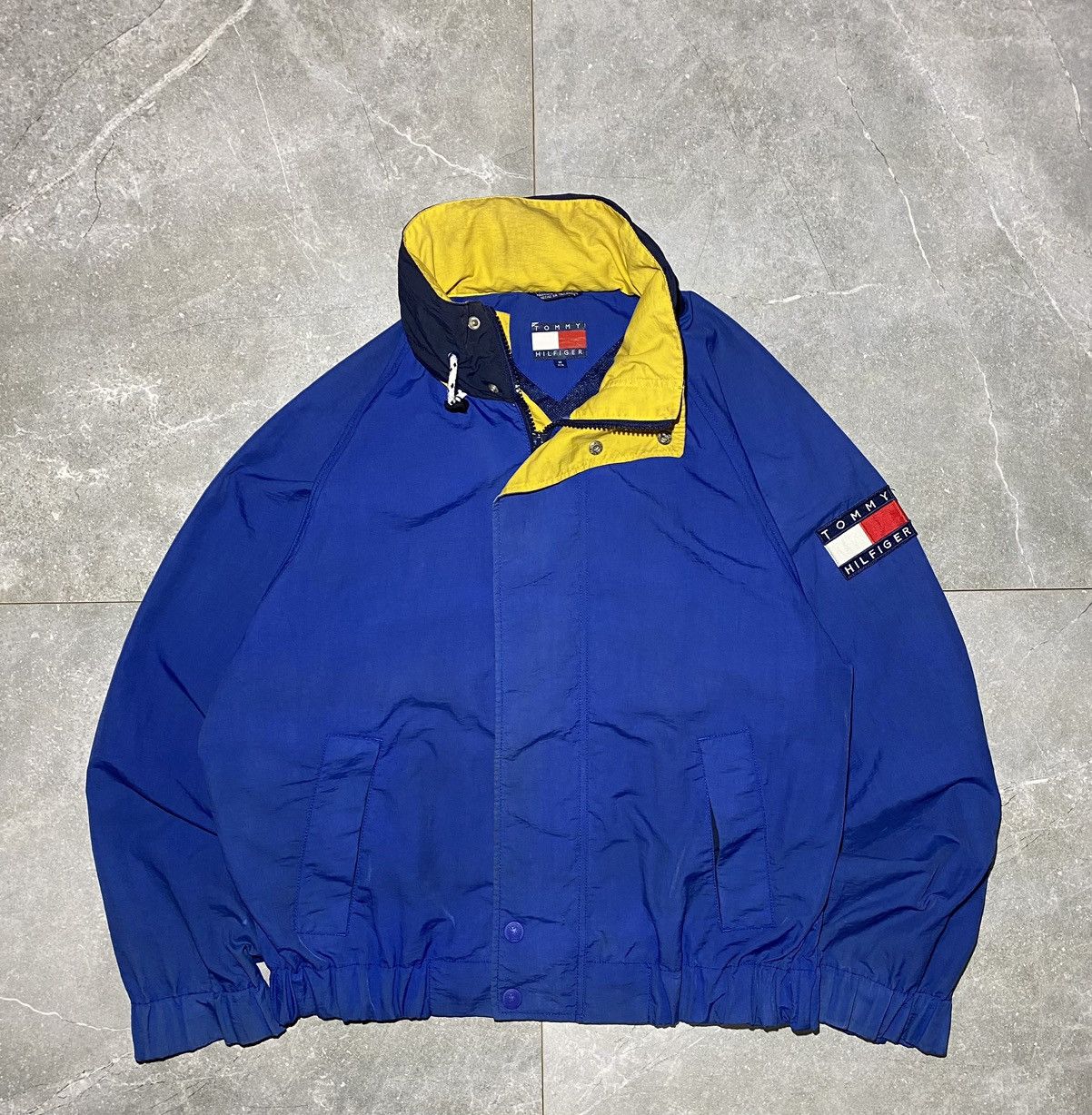 Tommy Hilfiger × Vintage Vintage Tommy Hilfiger Windbreaker Jacket Size US M / EU 48-50 / 2 - 1 Thumbnail