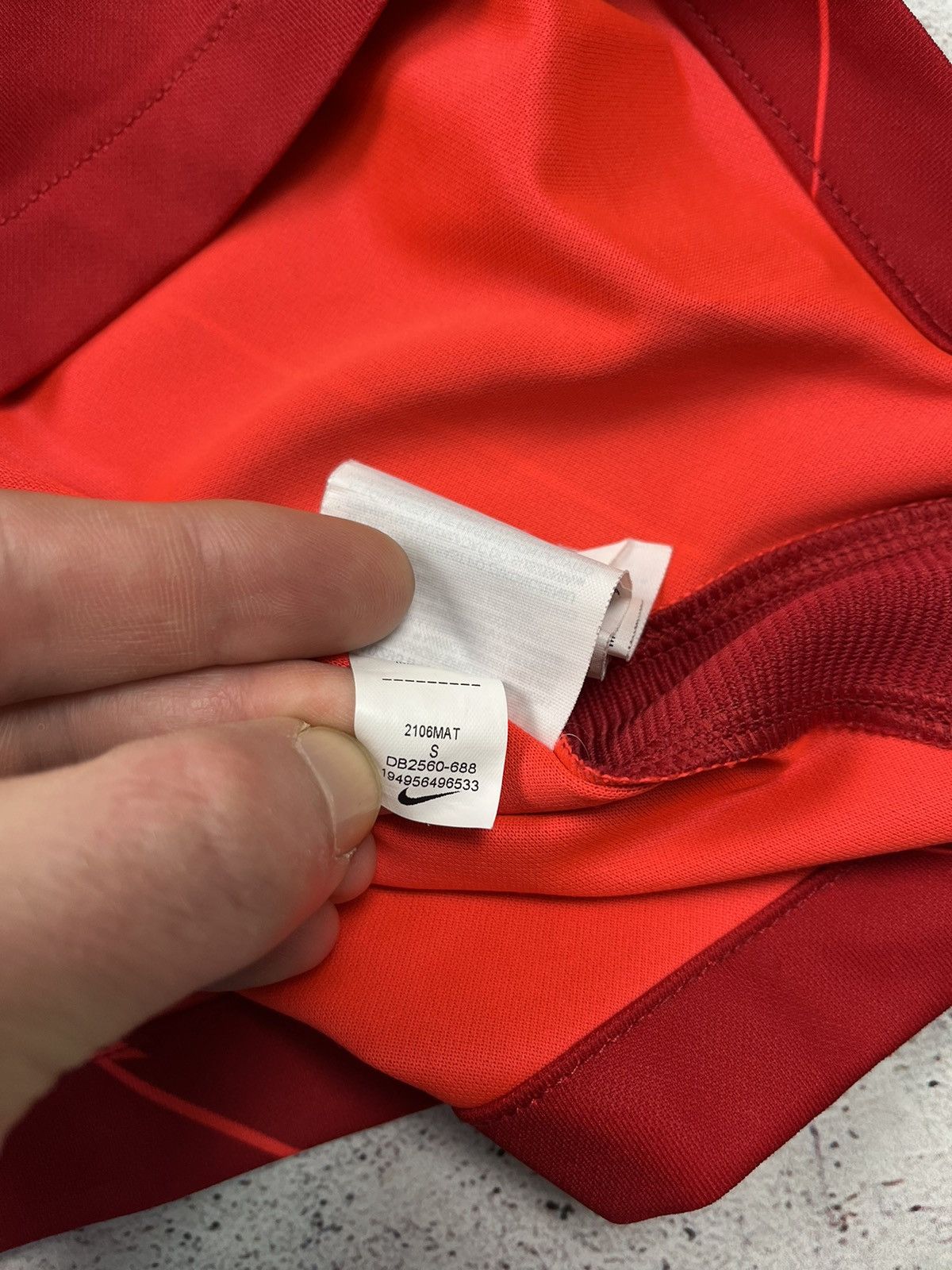 Nike LIVERPOOL 2021 2022 HOME FOOTBALL SHIRT SOCCER JERSEY NIKE Size US S / EU 44-46 / 1 - 9 Thumbnail