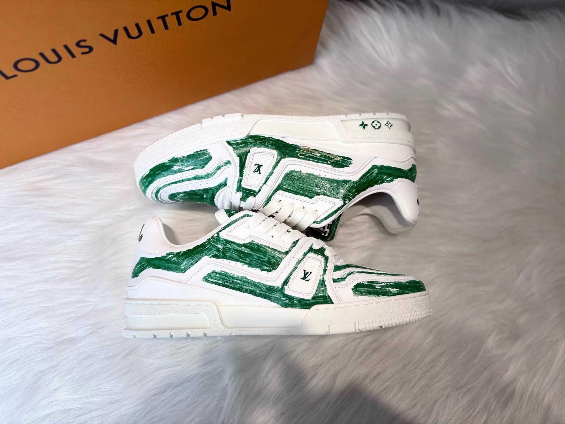 Louis Vuitton Louis Vuitton Artisan Graffiti White Green Sneakers K36 Size US 9.5 / EU 42-43 - 6 Thumbnail