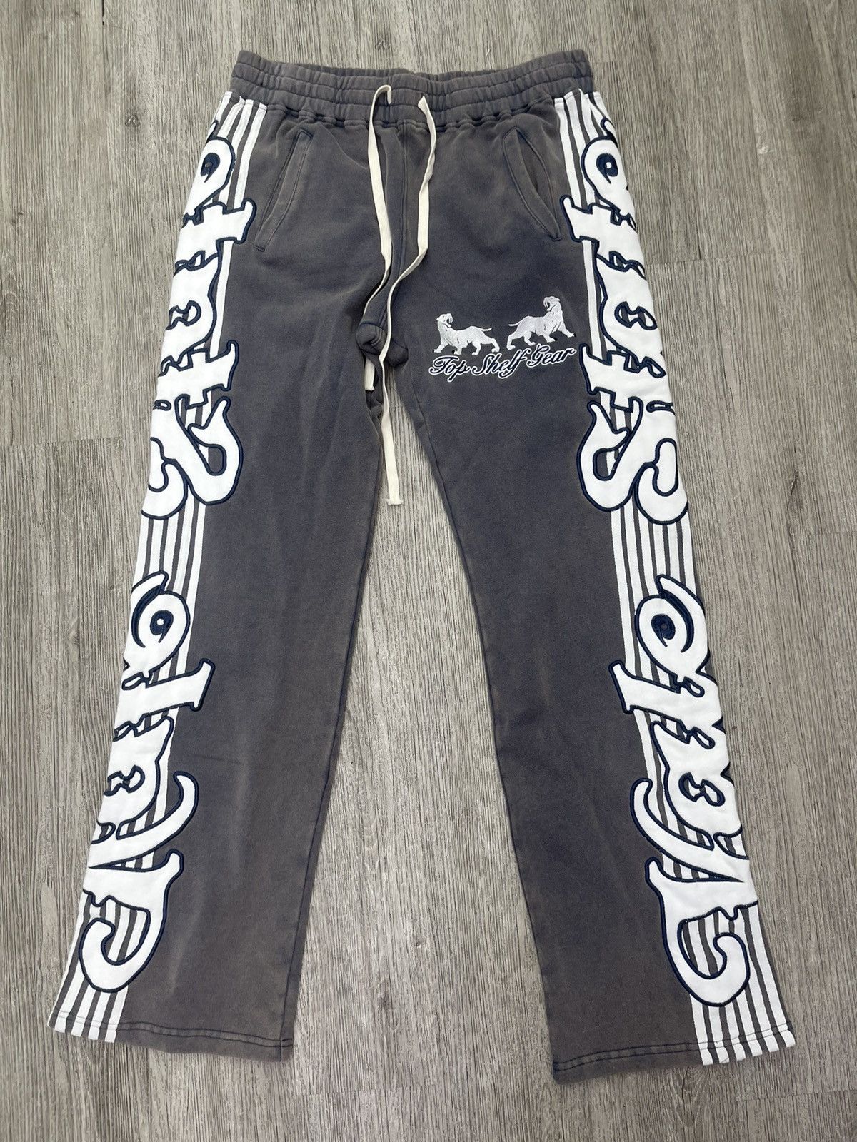 Vale Vale lives “insignia” sweatpants (charcoal) Size US 32 / EU 48 - 1 Thumbnail