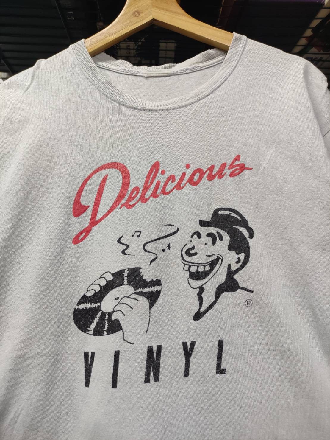 Rap Tees Vtg 00's Delicious Vinyl Record Label Logo T-Shirt Size US M / EU 48-50 / 2 - 1 Thumbnail