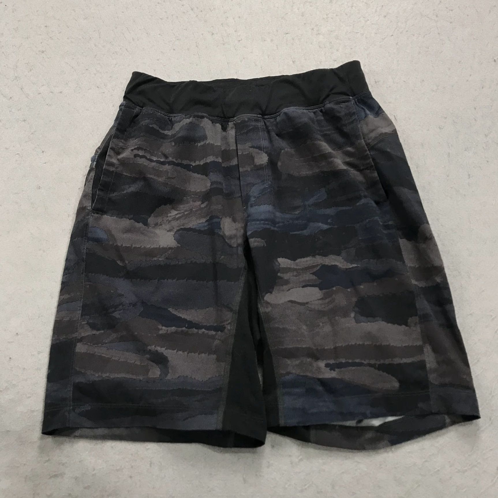 Lululemon Lululemon Shorts Mens S Gray Camouflage Elastic Waist Pockets Inseam 10 Athletic Activewear Gym Running Size US 29 - 2 Thumbnail
