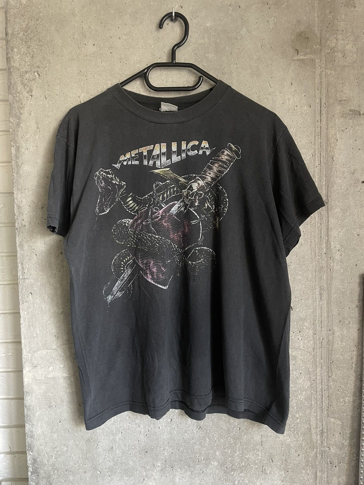 Band Tees Vintage 90-00s Rare Metallica Snake with knife World Tour Size US S / EU 44-46 / 1 - 1 Thumbnail