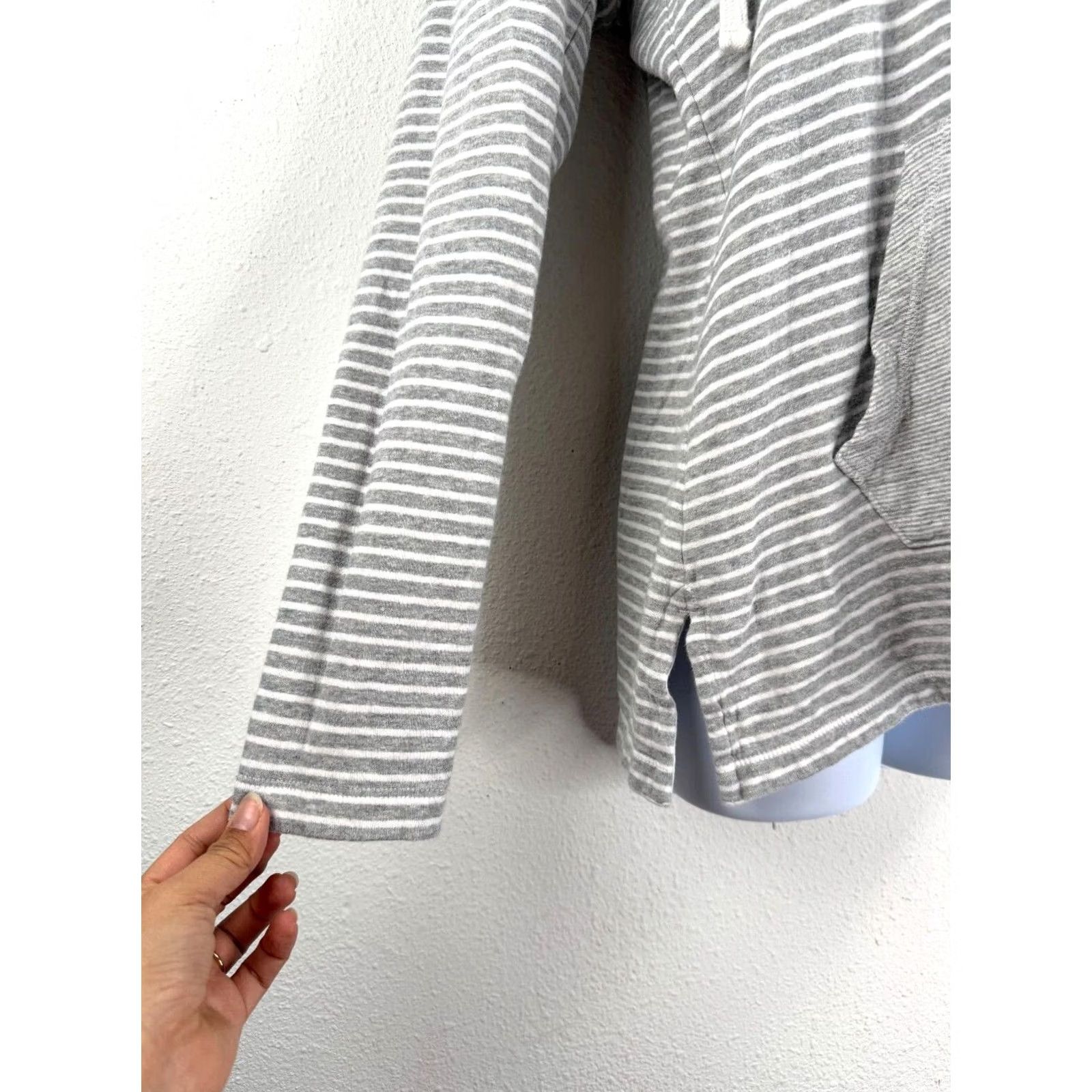 James Perse James Perse Standard Sweatshirt Hoodie Womens 3L Striped Pouch Pocket Pullover Knit Cotton Gray 3 26" Sleeve 25.5" Length Mens Womens Girls Boys Size XS / US 0-2 / IT 36-38 - 4 Thumbnail