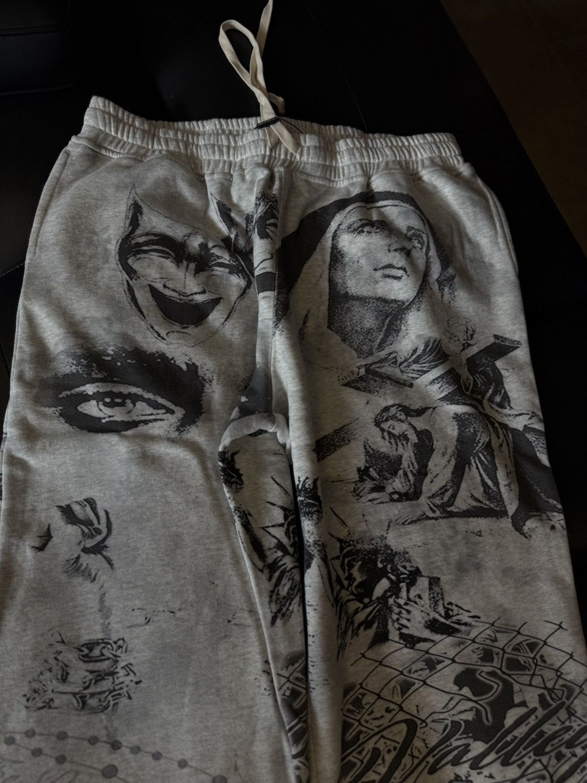 Vale Vale Valley Mural Sweatpants Size Large (NEW) Size US 33 - 4 Thumbnail