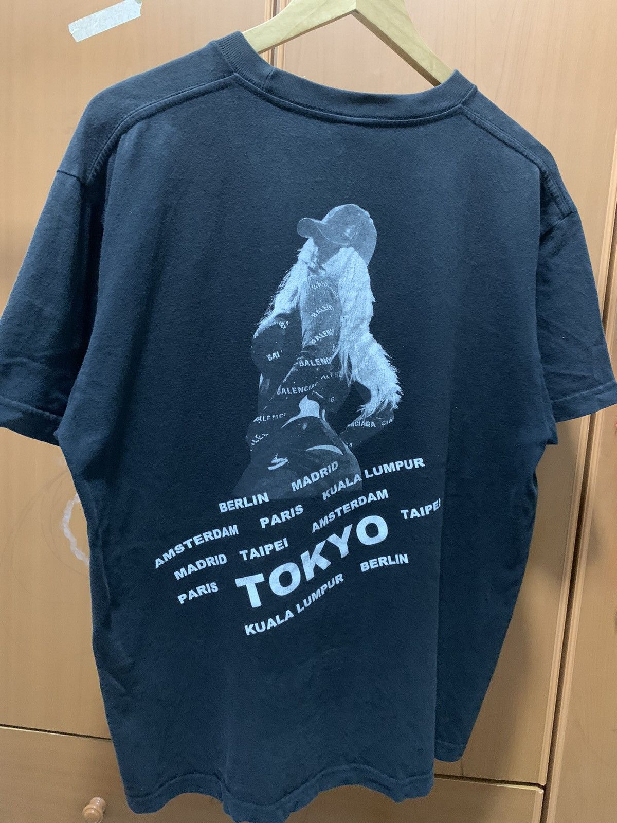 Band Tees 2019 World Tour True In Tokyo Large Tee Size US L / EU 52-54 / 3 - 7 Thumbnail