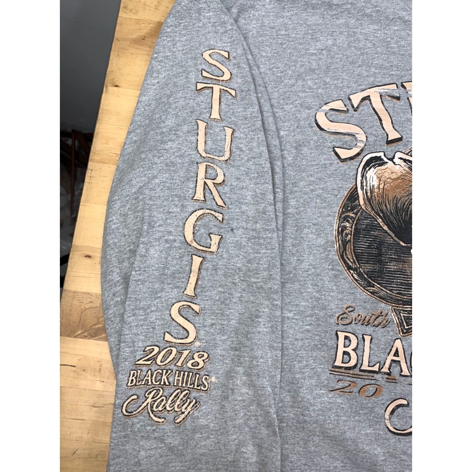 Gildan VINTAGE Sturgis 2018 Black Hills Rally Shirt Mens 2XL Gray Biker Skull Outlaw 11071 Size US XXL / EU 58 / 5 - 7 Thumbnail