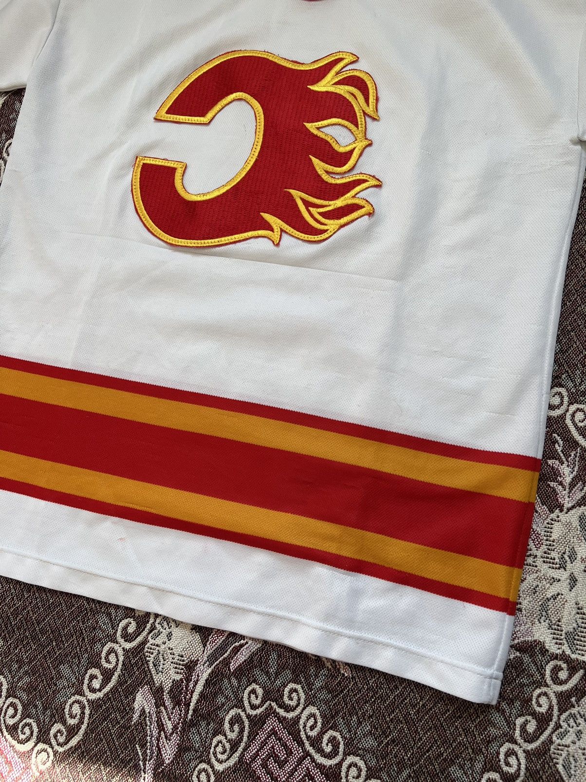Ccm × NHL × Vintage Vintage Calgary Flames Hockey Jersey Size US M / EU 48-50 / 2 - 5 Thumbnail