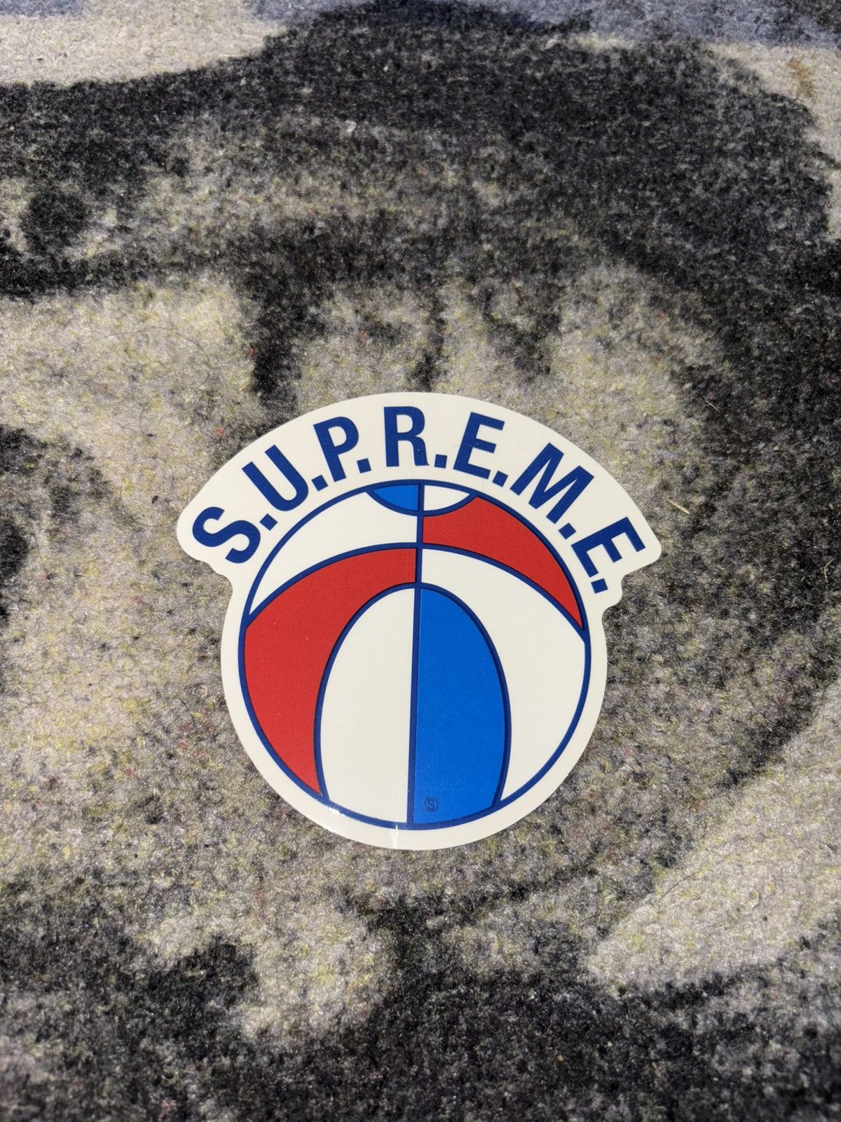 Supreme Supreme Beach Ball Sticker Size ONE SIZE - 1 Preview