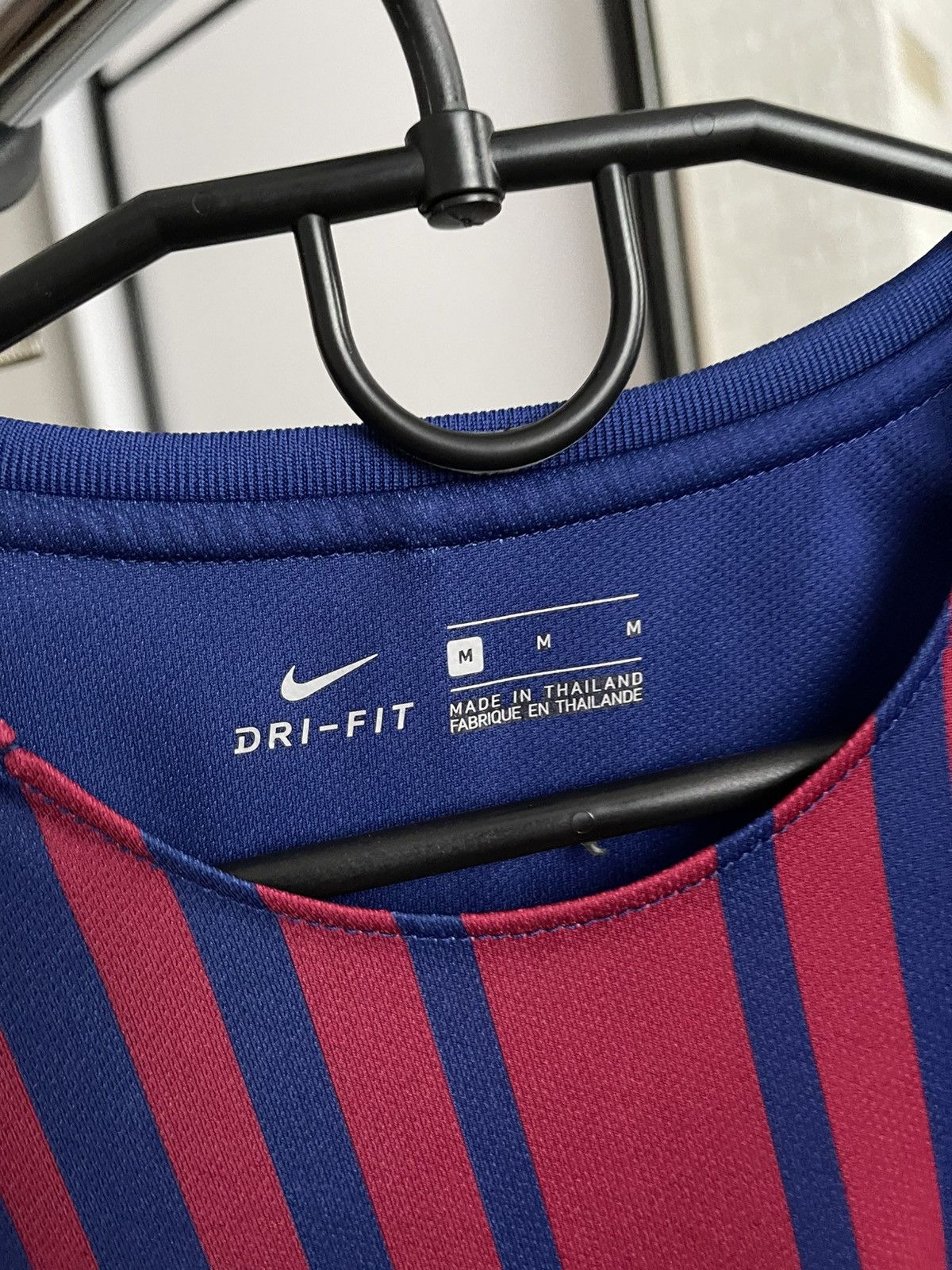 Nike 2017/2018 Nike FC Barcelona Messi Soccer Jersey T-Shirt Size US M / EU 48-50 / 2 - 14 Thumbnail