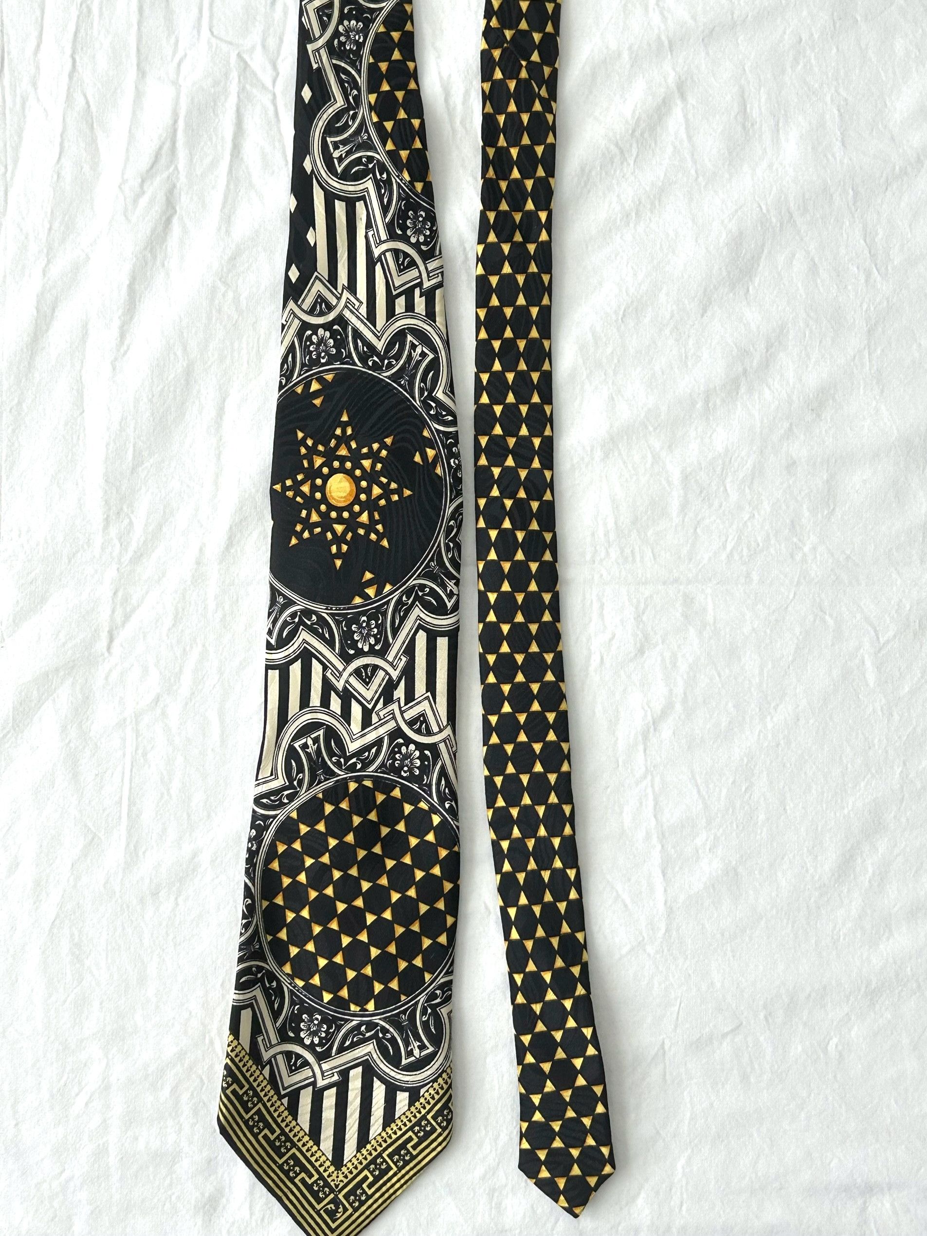 Versace V2 Medallion Greek Key Black/Gold Stargate Silk Tie