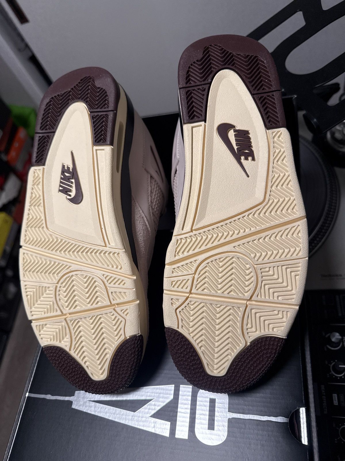 A Ma Maniere × Jordan Brand Women’s A Ma Maniére x Air Jordan 4 W.Y.W.S Size US 11 / EU 44 - 7 Thumbnail