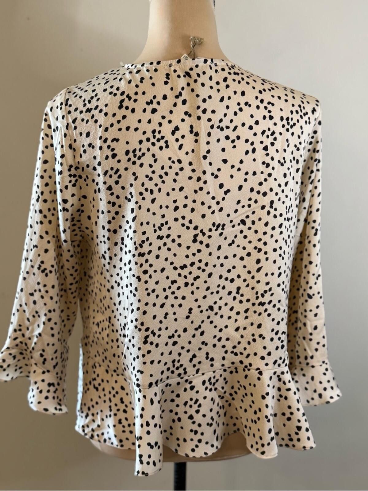 Eastland Easel cream & black polka dot top V neck rufuffles SZ LG Size L / US 10 / IT 46 - 4 Thumbnail