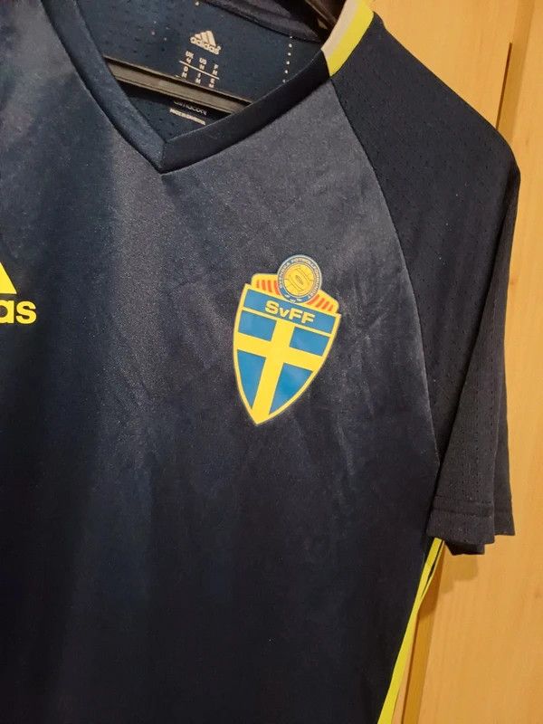 Adidas Original Sweden 2016 national team training shirt adizero Size US M / EU 48-50 / 2 - 4 Thumbnail