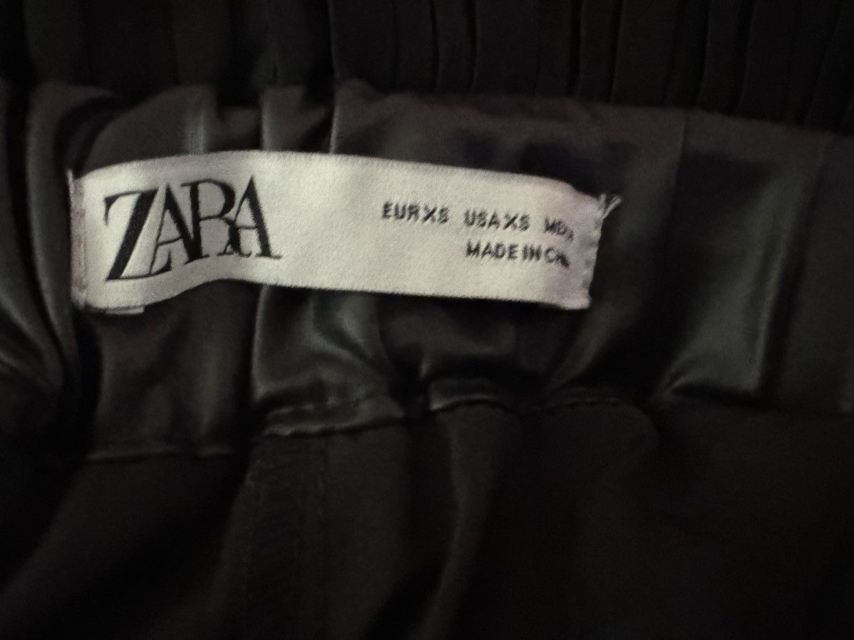 Zara zara women FAUX LEATHER PLEATED MINI SKIRT BLACK XS Size 25" / US 0 / IT 36 - 5 Thumbnail