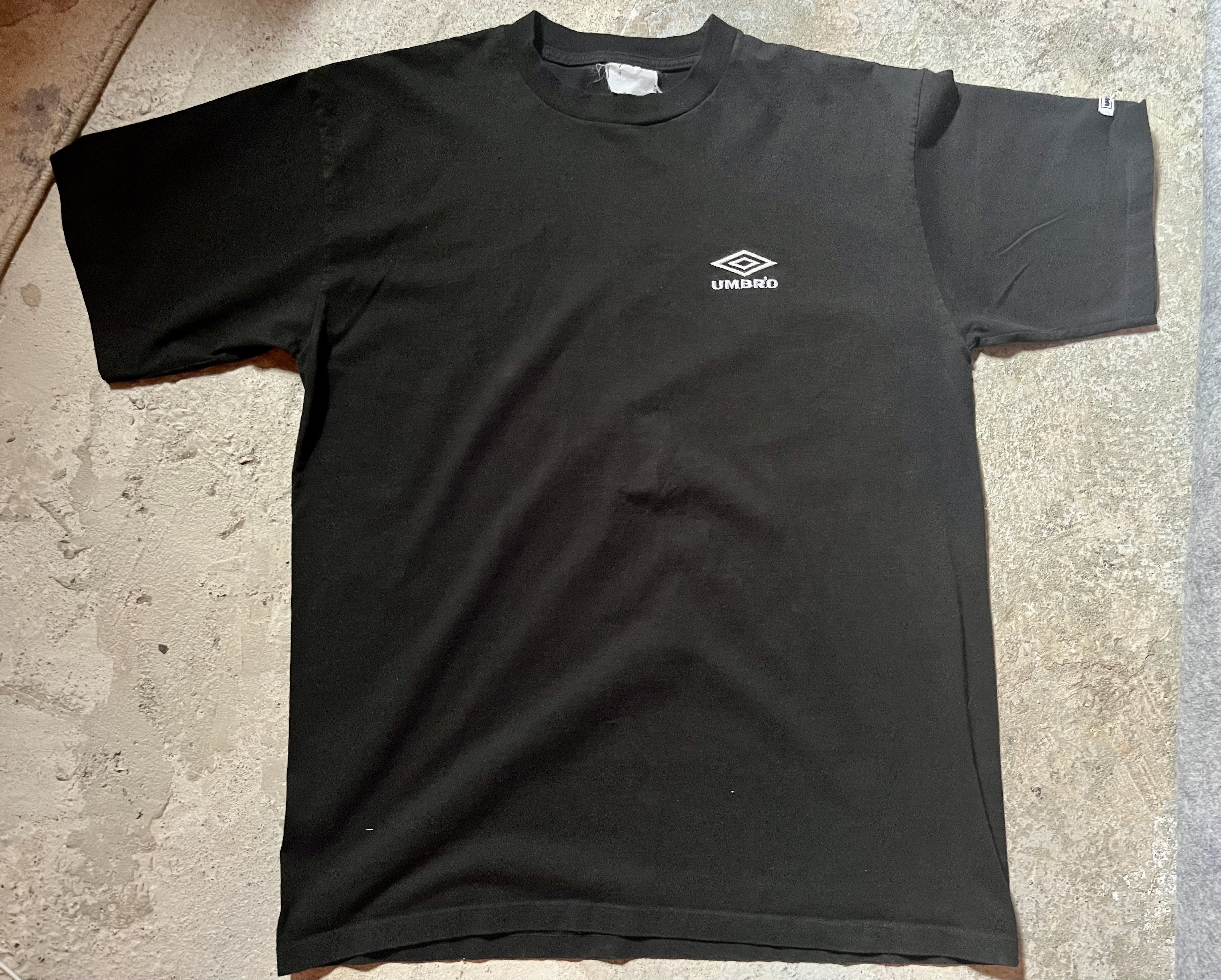 Umbro Vintage Umbro tee with embroidered logo and sleeve NO TAGS Size US XL / EU 56 / 4 - 1 Thumbnail