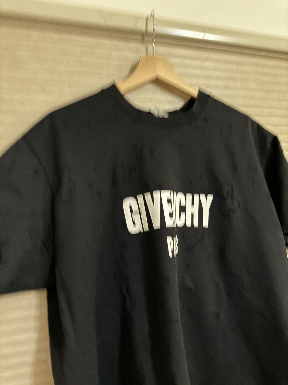 Givenchy Givenchy distressed Short Sleeve Size US S / EU 44-46 / 1 - 3 Thumbnail