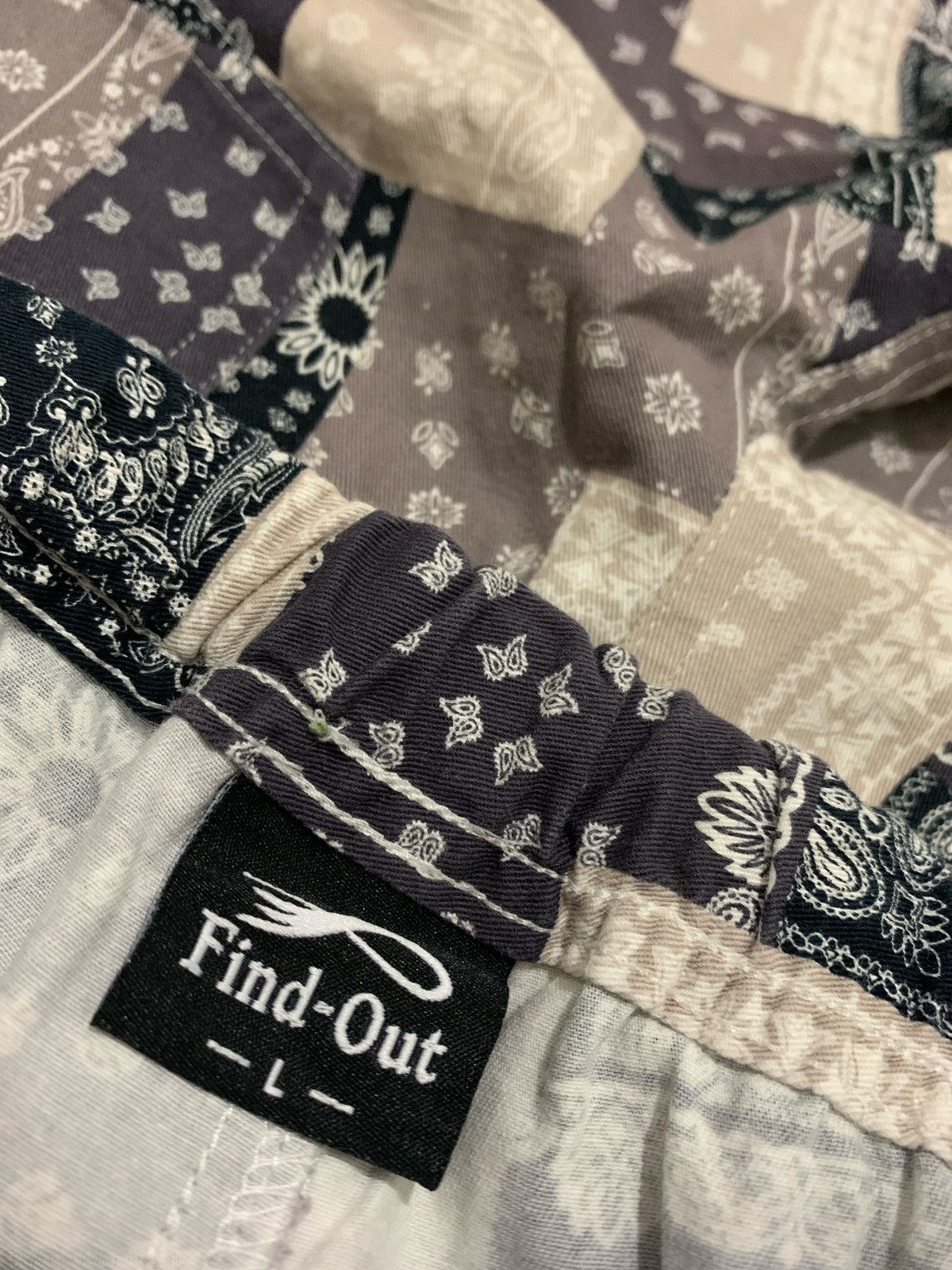 20471120 × Japanese Brand Bandana Find-Out Short pants Size US 33 - 8 Thumbnail