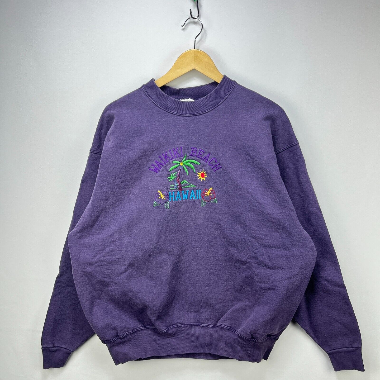 Vintage Vintage 90s Hawaii Waikiki Beach Faded Purple Sweatshirt XL Size US XL / EU 56 / 4 - 1 Thumbnail