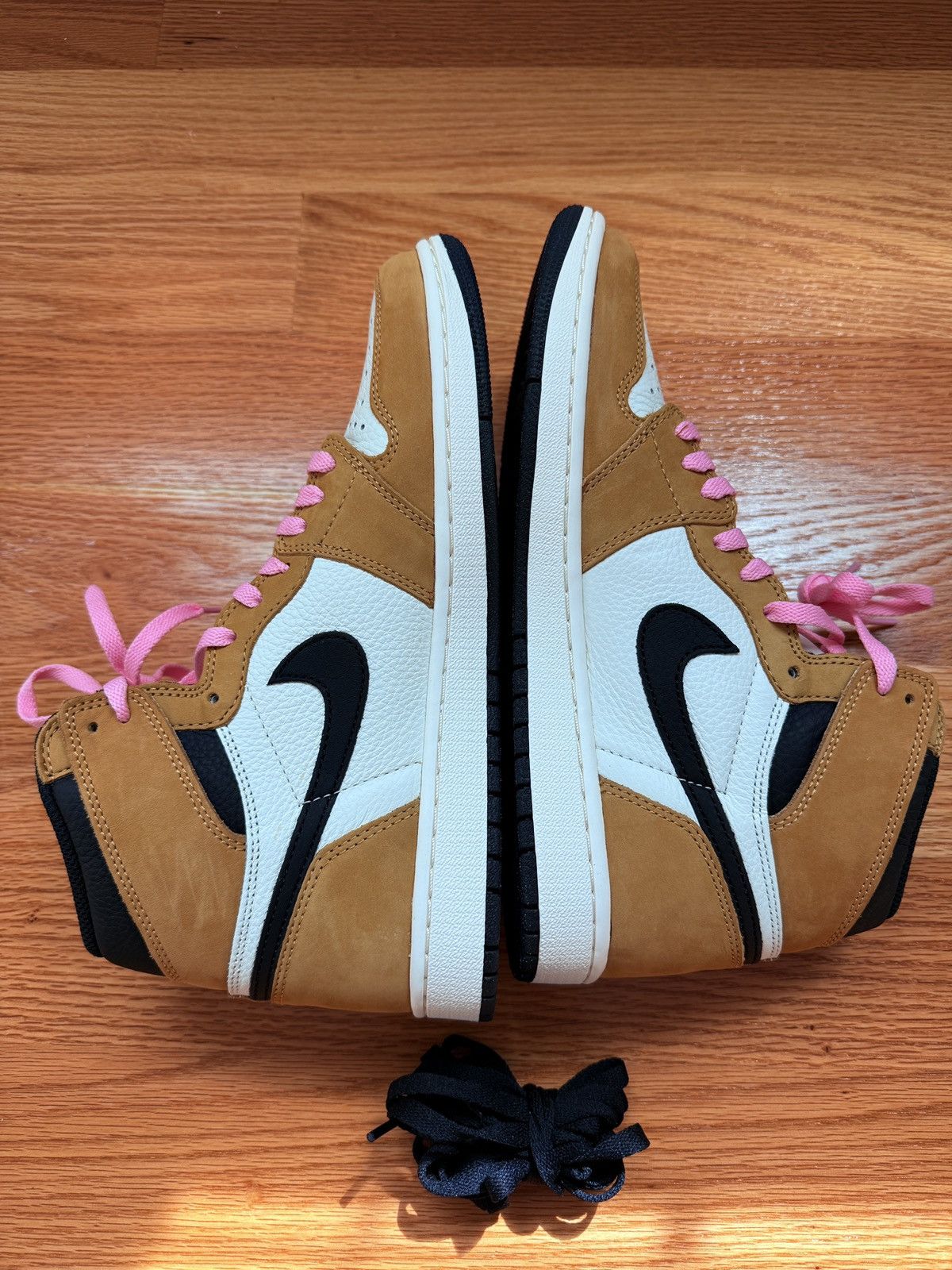 Nike Rookie of the year 1s Size US 10 / EU 43 - 2 Thumbnail
