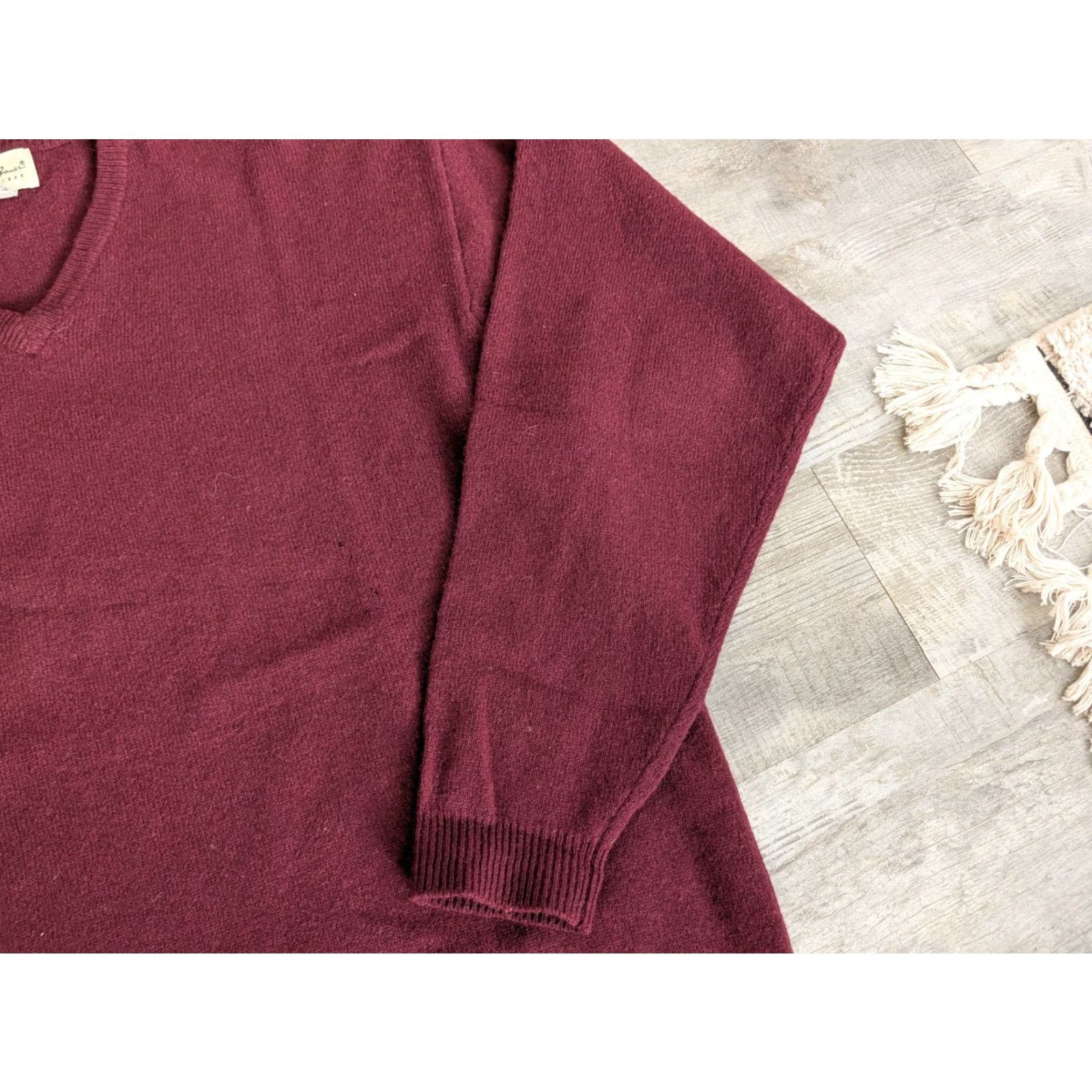 Eddie Bauer VINTAGE Eddie Bauer Sweater Mens XL Burgundy Lambs Wool V-Neck UK Christmas Pullover Knit Solid 90s Mens Size US XL / EU 56 / 4 - 3 Thumbnail