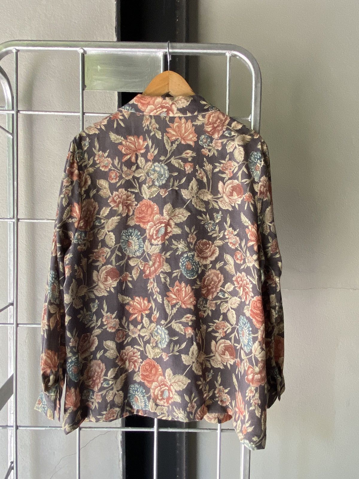 Burberry Burberrys Vintage Floral Button-Up Blouse in Charcoal Size XL / US 12-14 / IT 48-50 - 18 Thumbnail