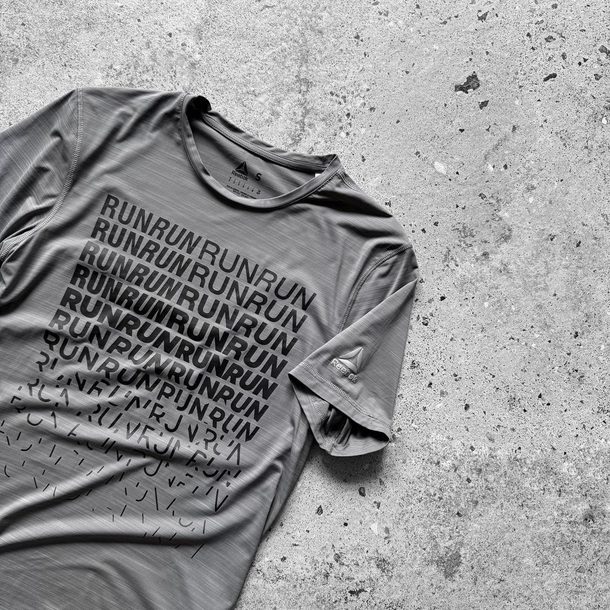 Reebok Reebok ACTIVCHILL Mens Gray Running Short Sleeve T-Shirt Size US S / EU 44-46 / 1 - 3 Thumbnail