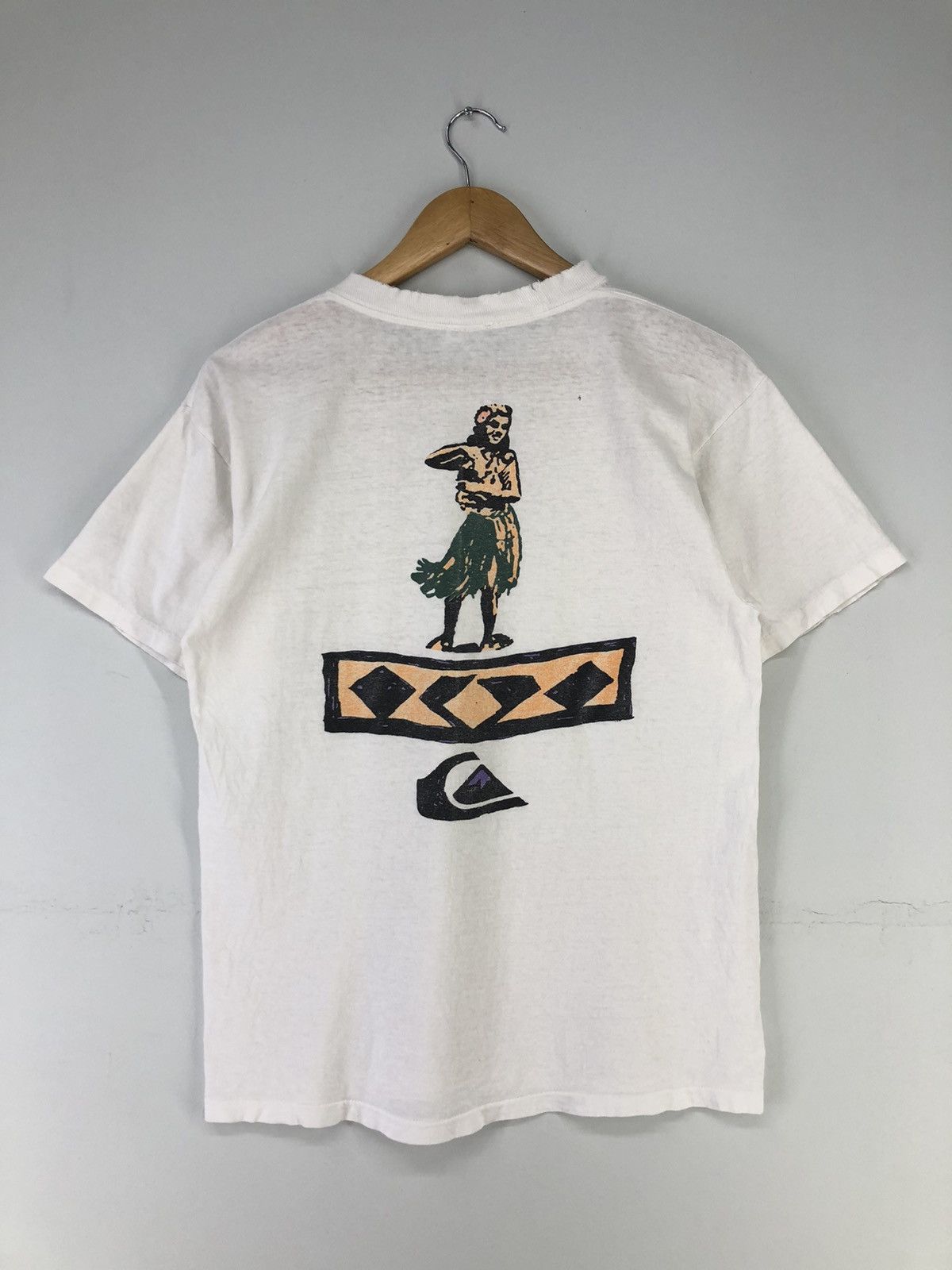 Quiksilver Vintage Quiksilver Center Logo Backhit Distressed Tshirt Size US M / EU 48-50 / 2 - 2 Thumbnail