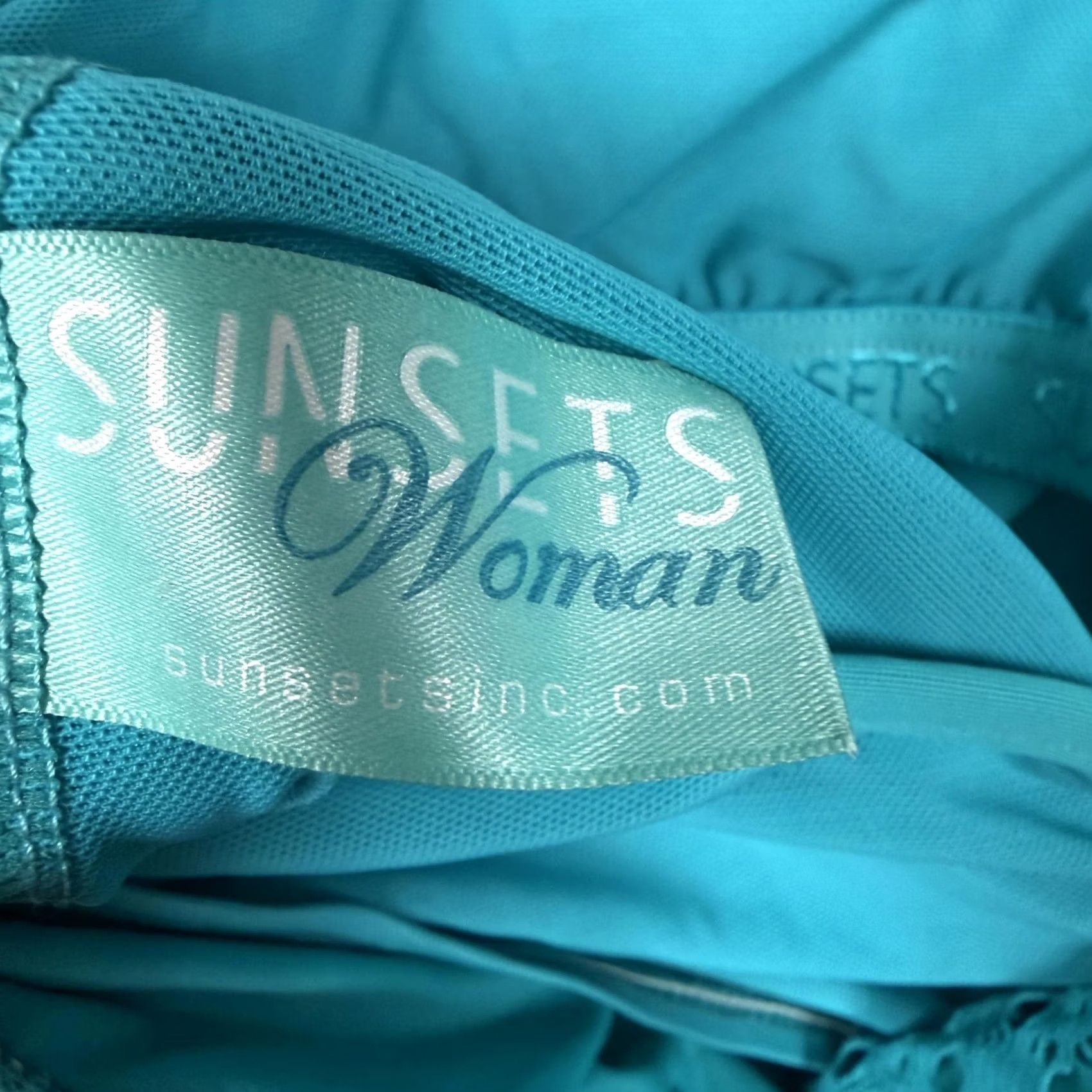 Vintage - Brand/Item: "Sunsets" is the primary brand and item is a Twist Tankini Swim Top. Size XXL / US 16-18 / IT 52-54 - 6 Thumbnail