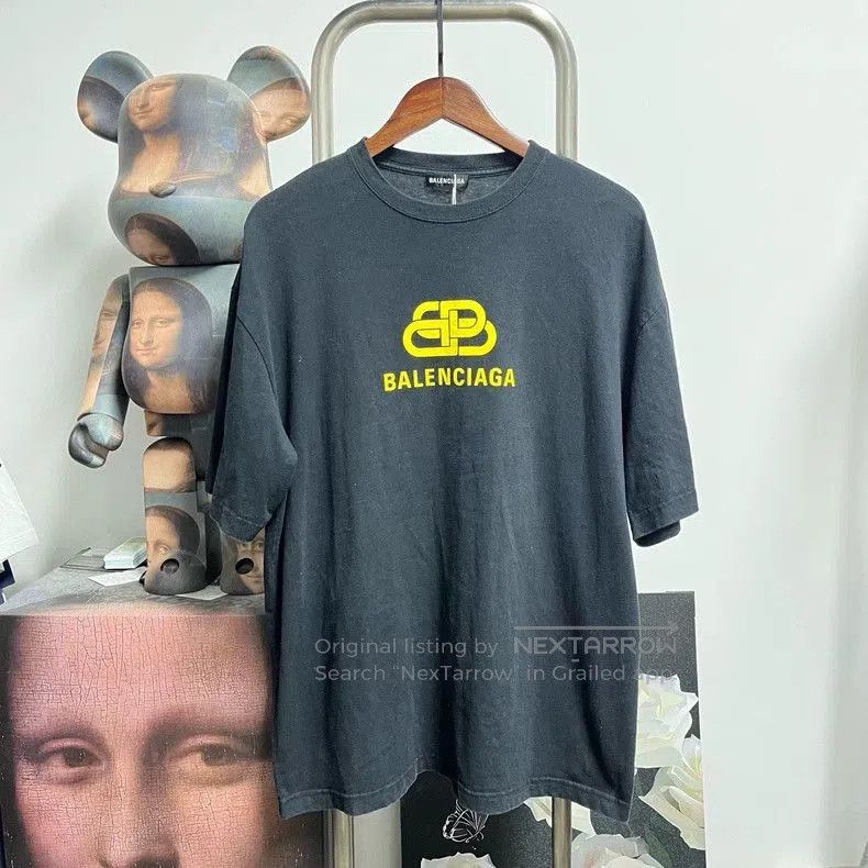 Balenciaga Lock Buckle Short Sleeve Tee.