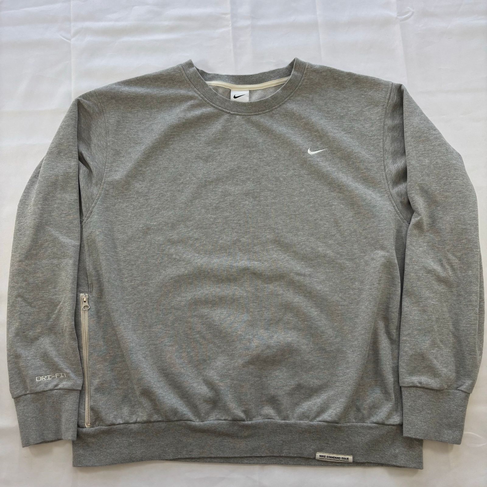 Nike Nike Grey Crewneck XL Hidden Side Pocket Size US XL / EU 56 / 4 - 1 Thumbnail