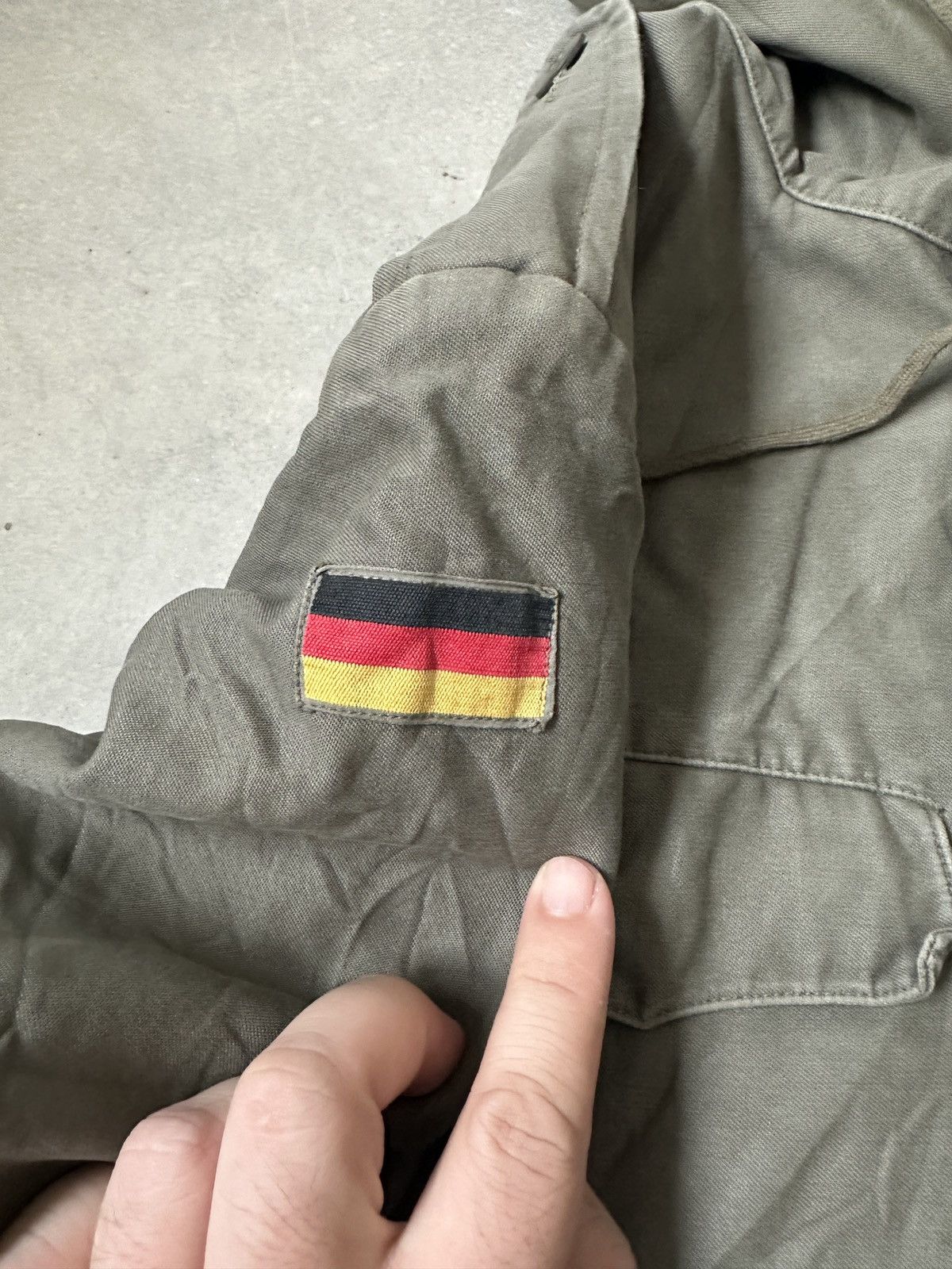 GmbH VINTAGE GERMANY ARMY MILITARY HEAVY JACKET Size US L / EU 52-54 / 3 - 6 Thumbnail