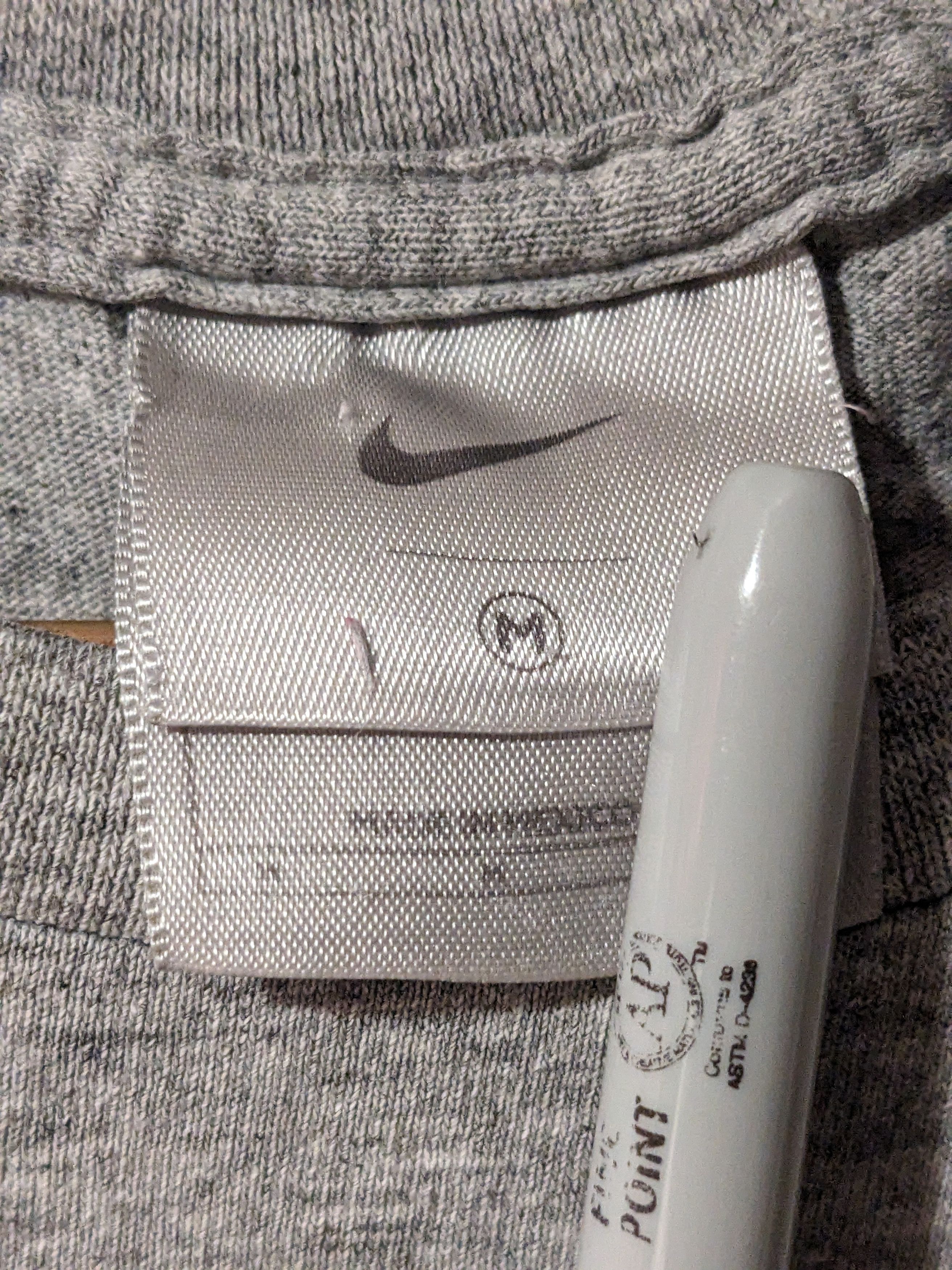 Nike Vintage Y2K Nike Mini Swoosh Essential Blank Medium T-Shirt Size US M / EU 48-50 / 2 - 3 Thumbnail