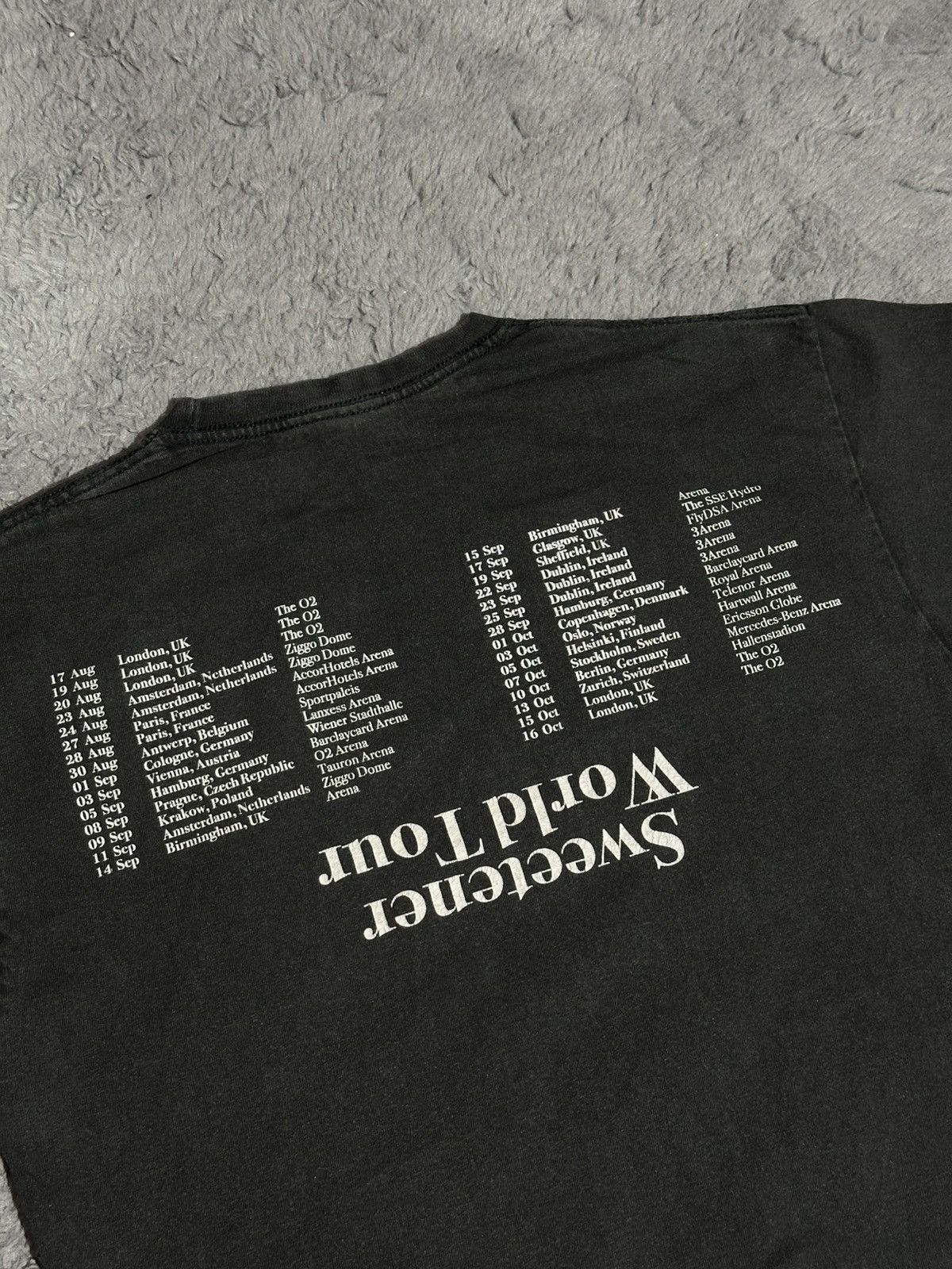 Band Tees Ariana Grande "Sweetener World Tour" Merch T-Shirt Size US M / EU 48-50 / 2 - 9 Thumbnail