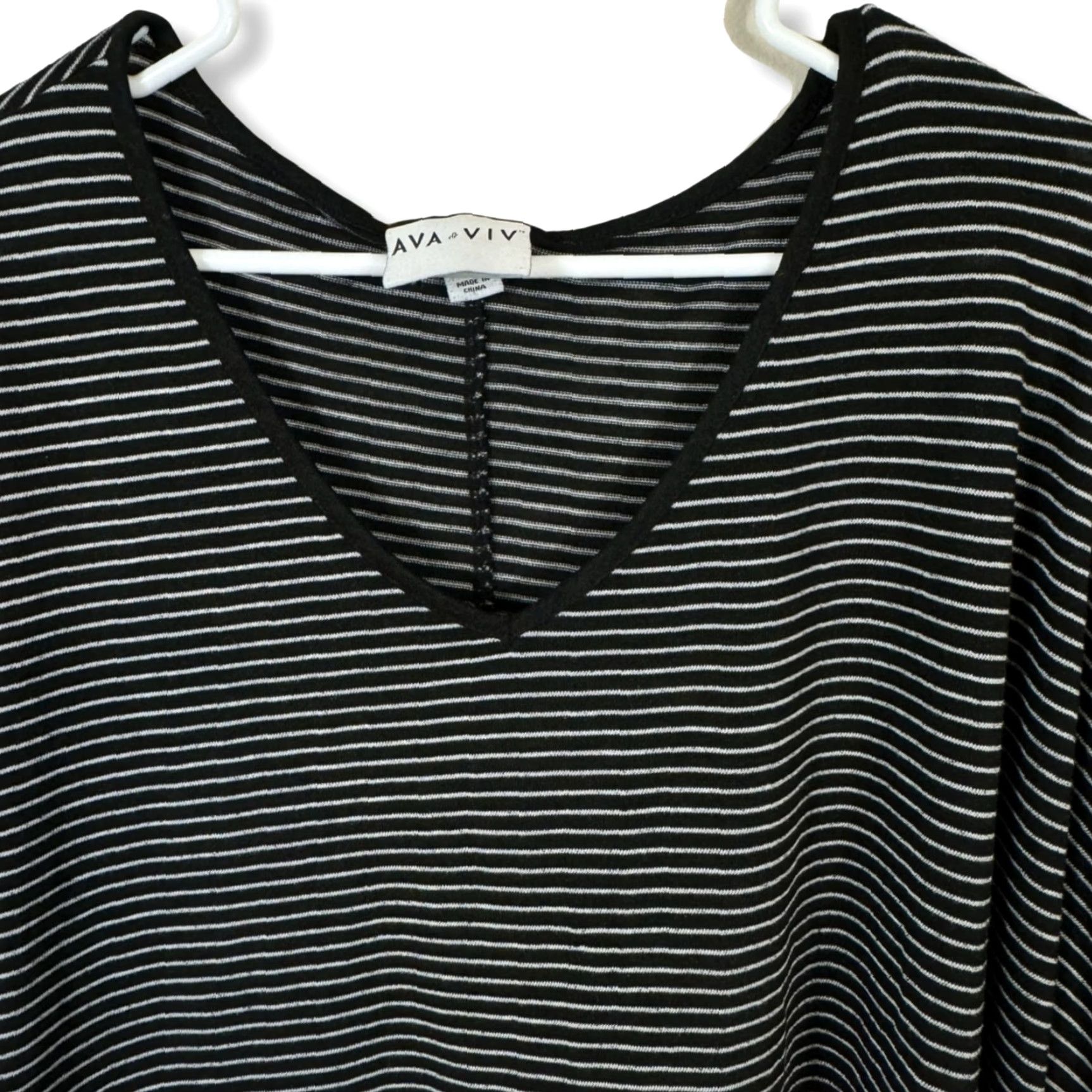 Vintage Ava & Viv Blouse Shirt Womens Plus 4X Black Striped V-Neck Long Sleeve Knit 4X Casual Workwear Essentials Bohemian Classic Mens Womens Girls Boys Size XXL / US 16-18 / IT 52-54 - 3 Thumbnail