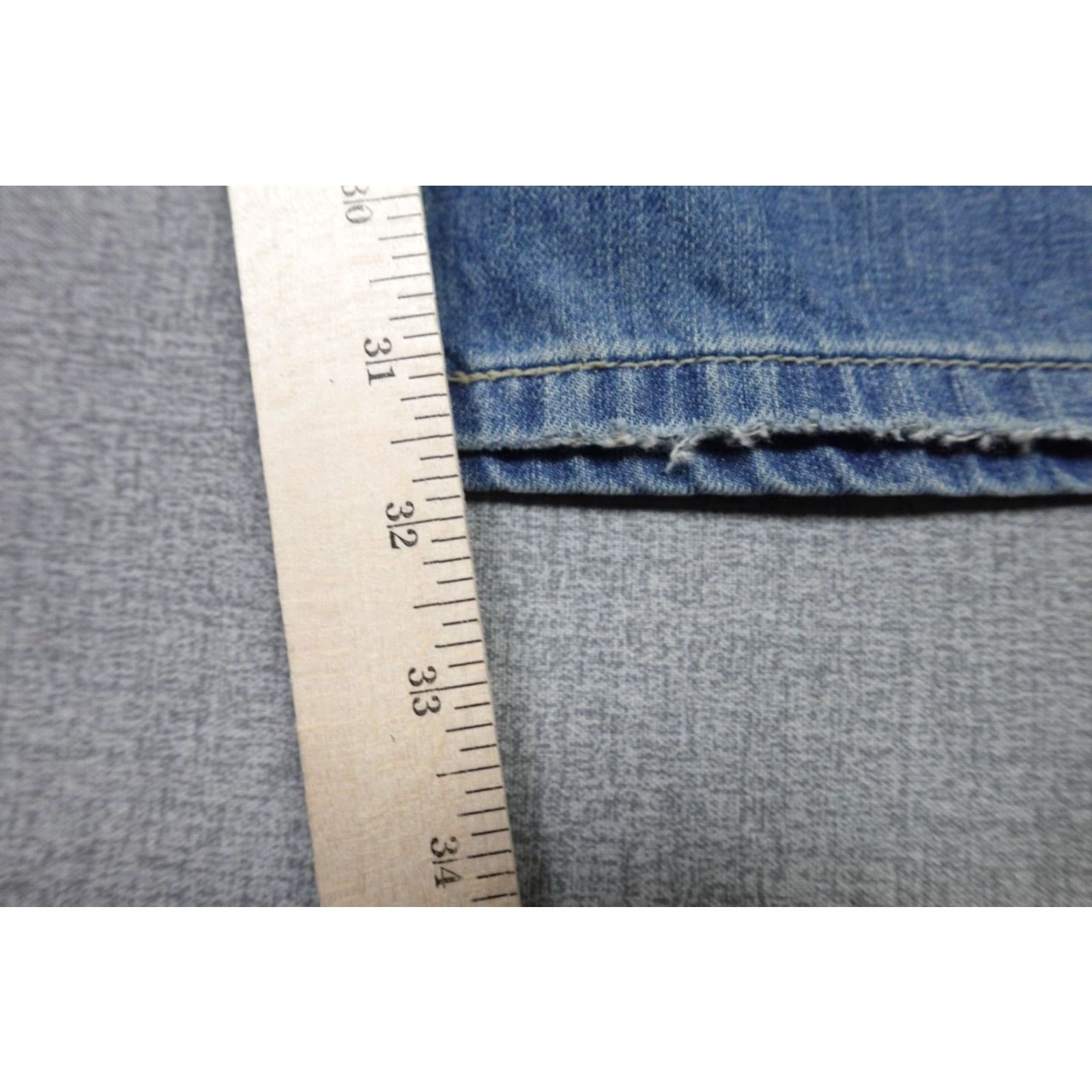 Levi's Vintage Levi's Silvertab Jeans Mens 38x32 Blue Baggy Wide-Leg Light Wash NWT Levi's Jeans Mens 38 32 Blue Baggy Wide-Leg Light Wash NWT Size US 38 / EU 54 - 7 Thumbnail