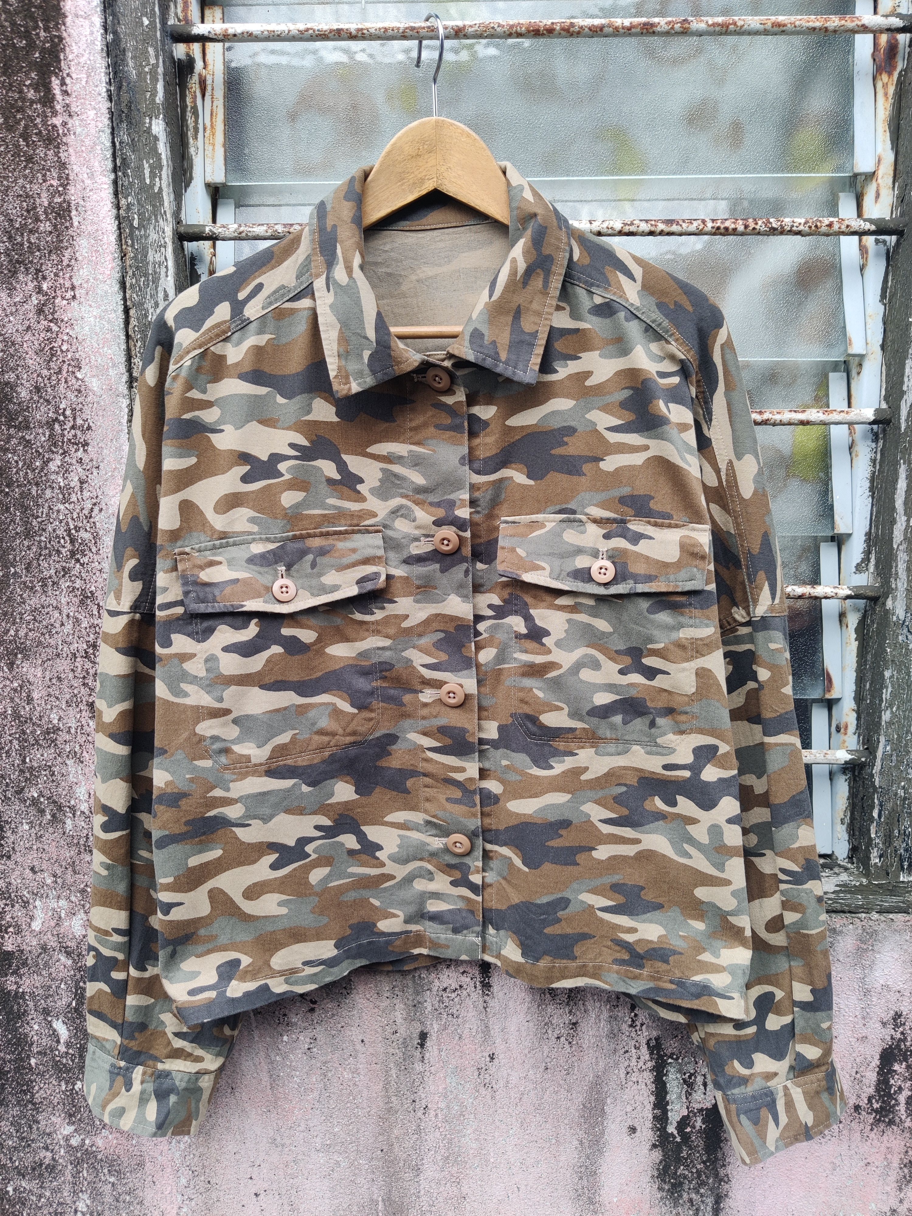 GU Vintage GU Military Camouflage Oversize Crop Shirt Size L / US 10 / IT 46 - 2 Thumbnail