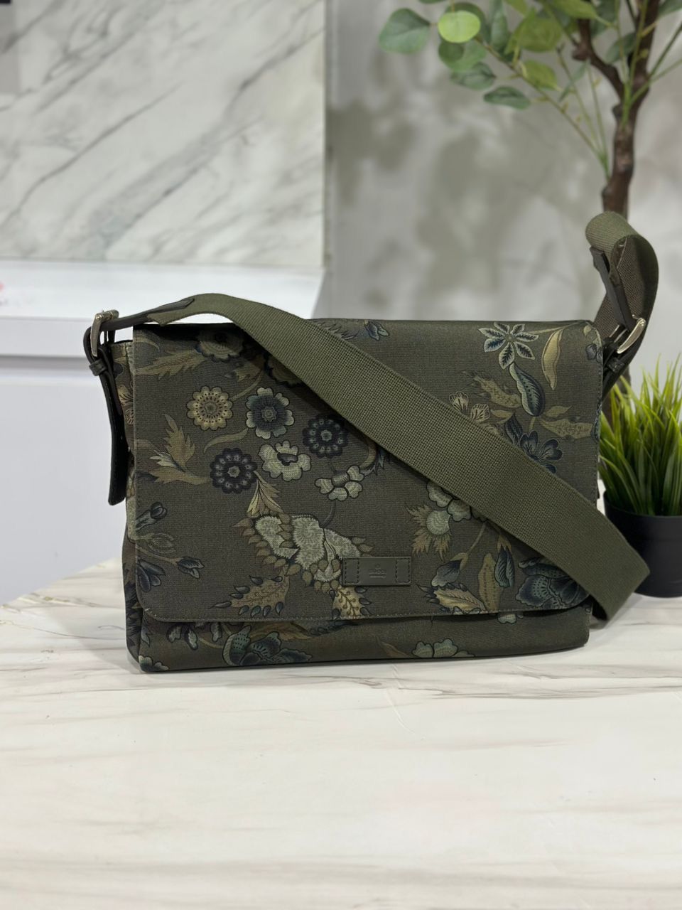 Gucci Authentic Gucci Green Canvas Shoulder Bag Size ONE SIZE - 9 Thumbnail