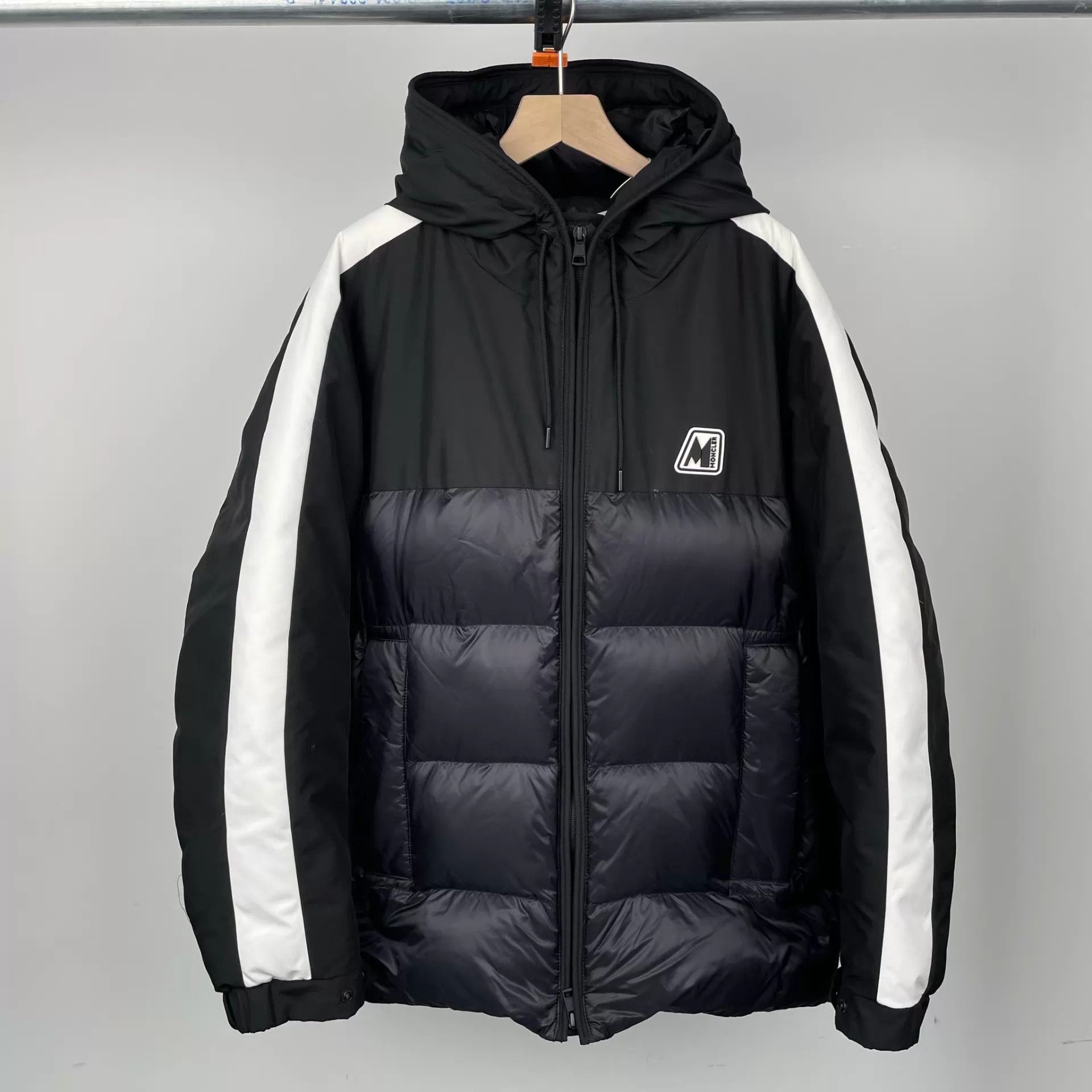 Moncler Moncler 2020 Puffer Jacket 260420HXN6F02 Size US L / EU 52-54 / 3 - 1 Thumbnail