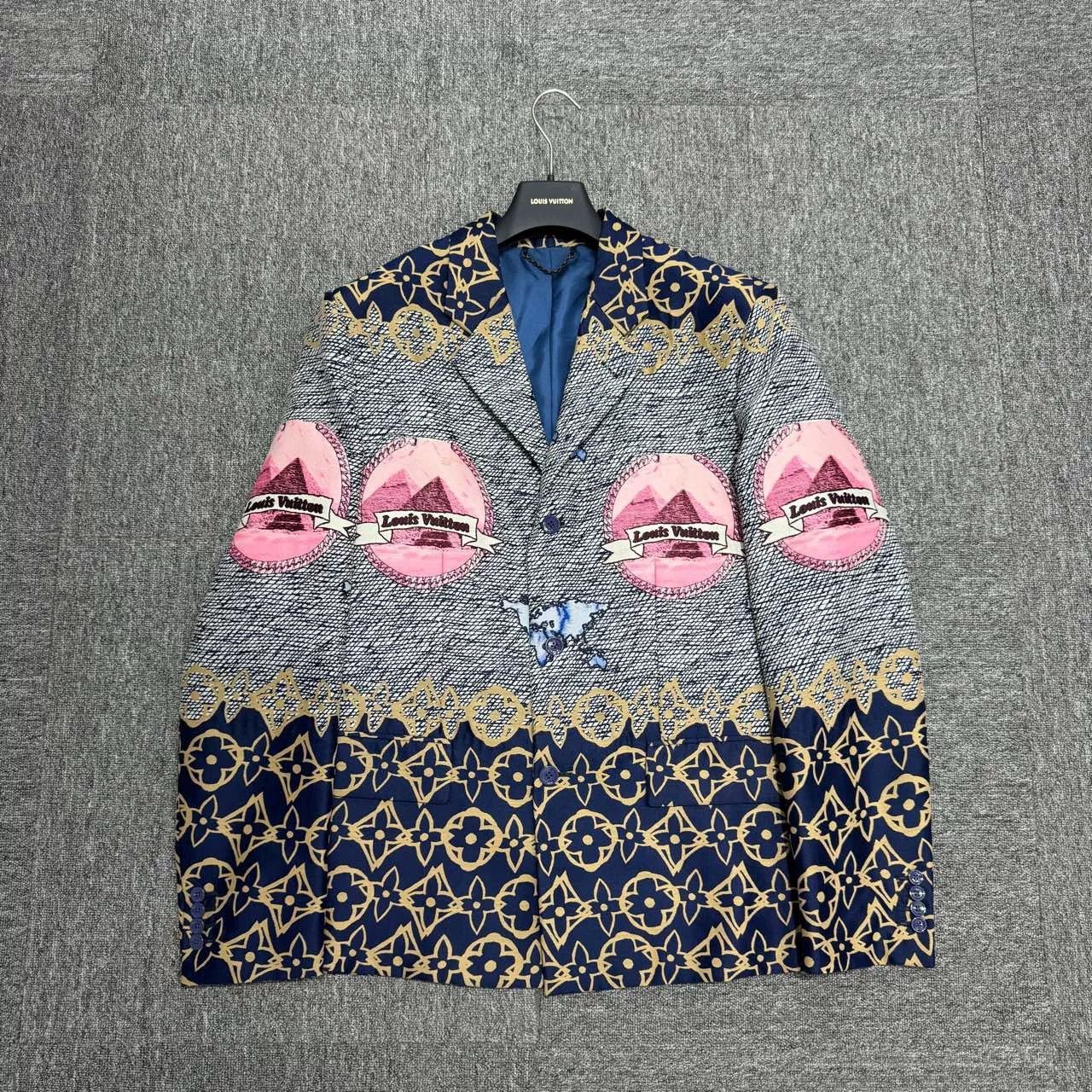 Louis Vuitton louis vuitton pyramid print casual jacket Size US L / EU 52-54 / 3 - 1 Thumbnail