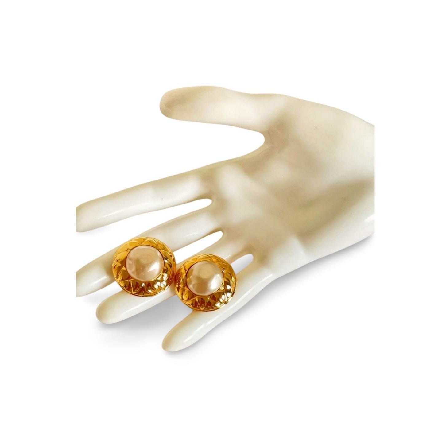 Chanel Vintage CHANEL golden round earrings with faux pearl Size ONE SIZE - 2 Thumbnail