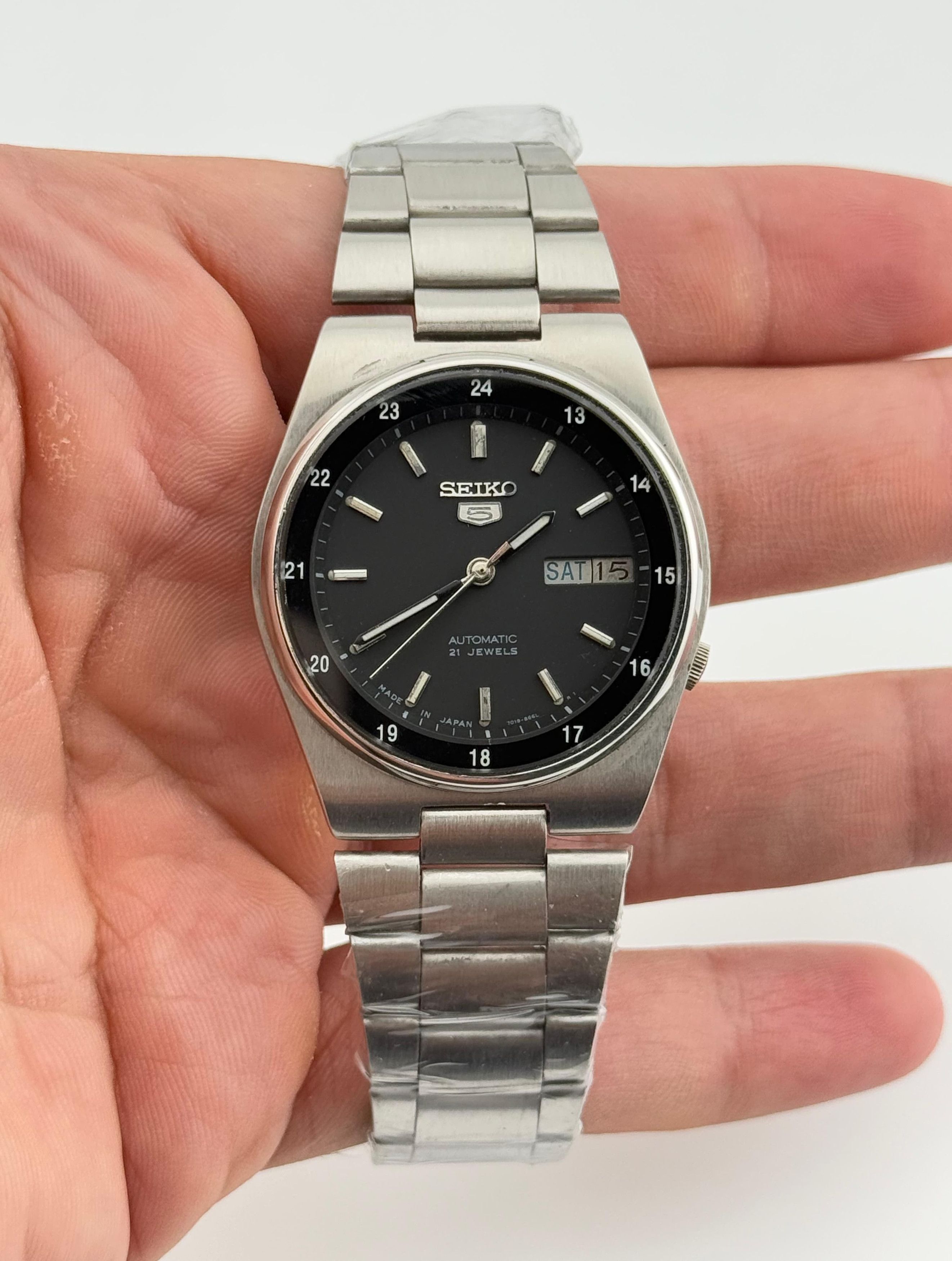 Seiko Classic Men's Wrist Watch Size 36 - 3 Thumbnail